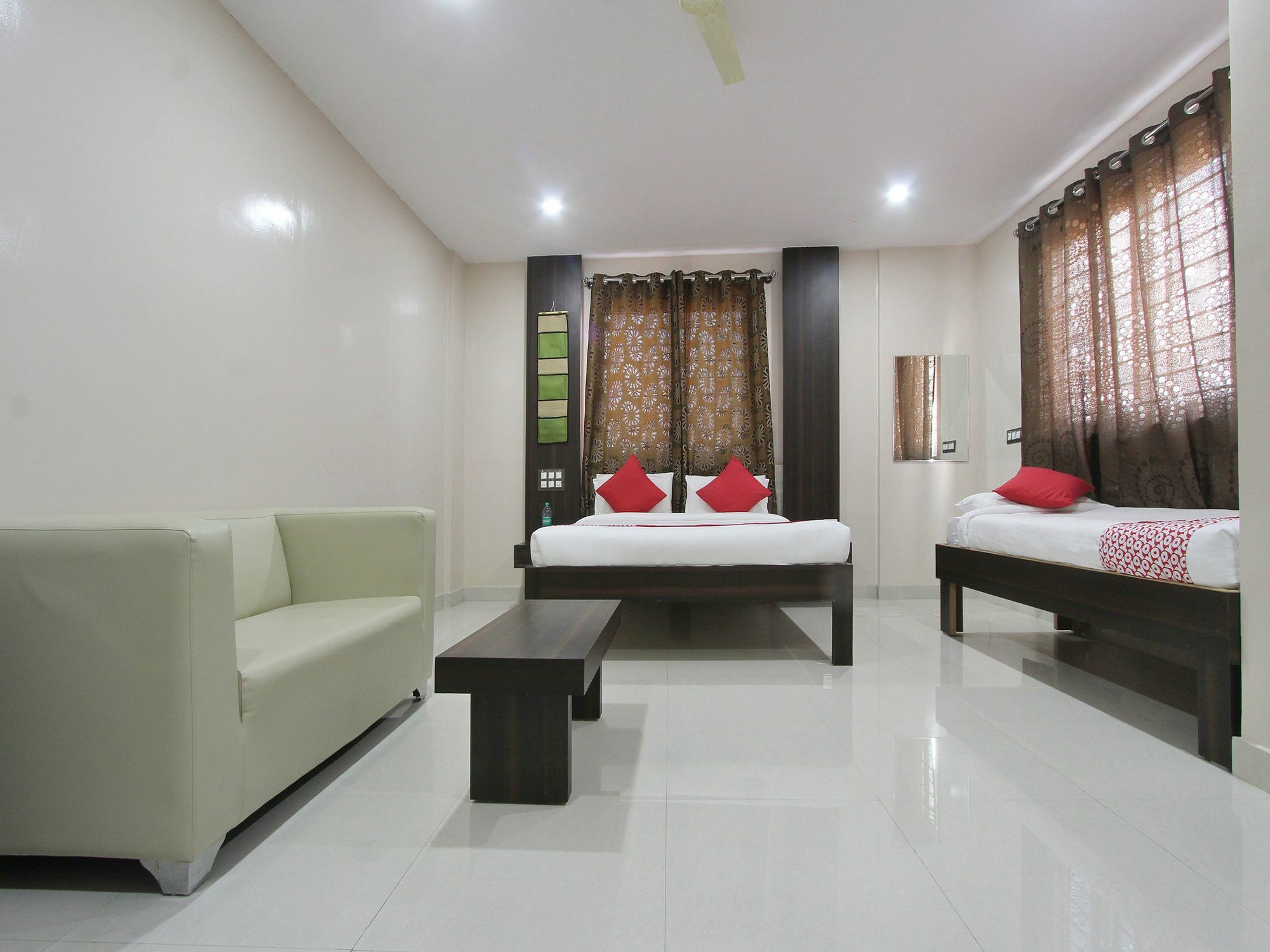 Hotel Capital O 70534 Habitat And 3*