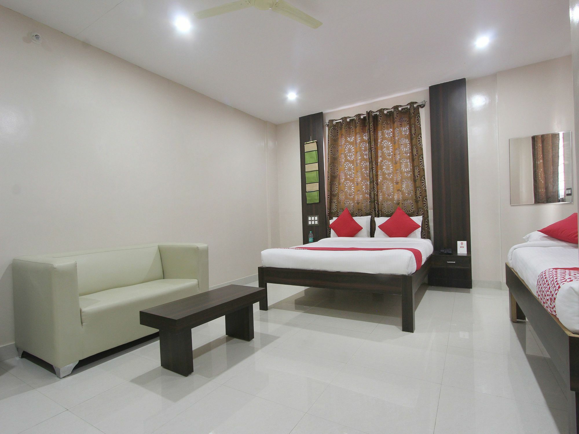 Capital O 70534 Habitat And Hotel 3*