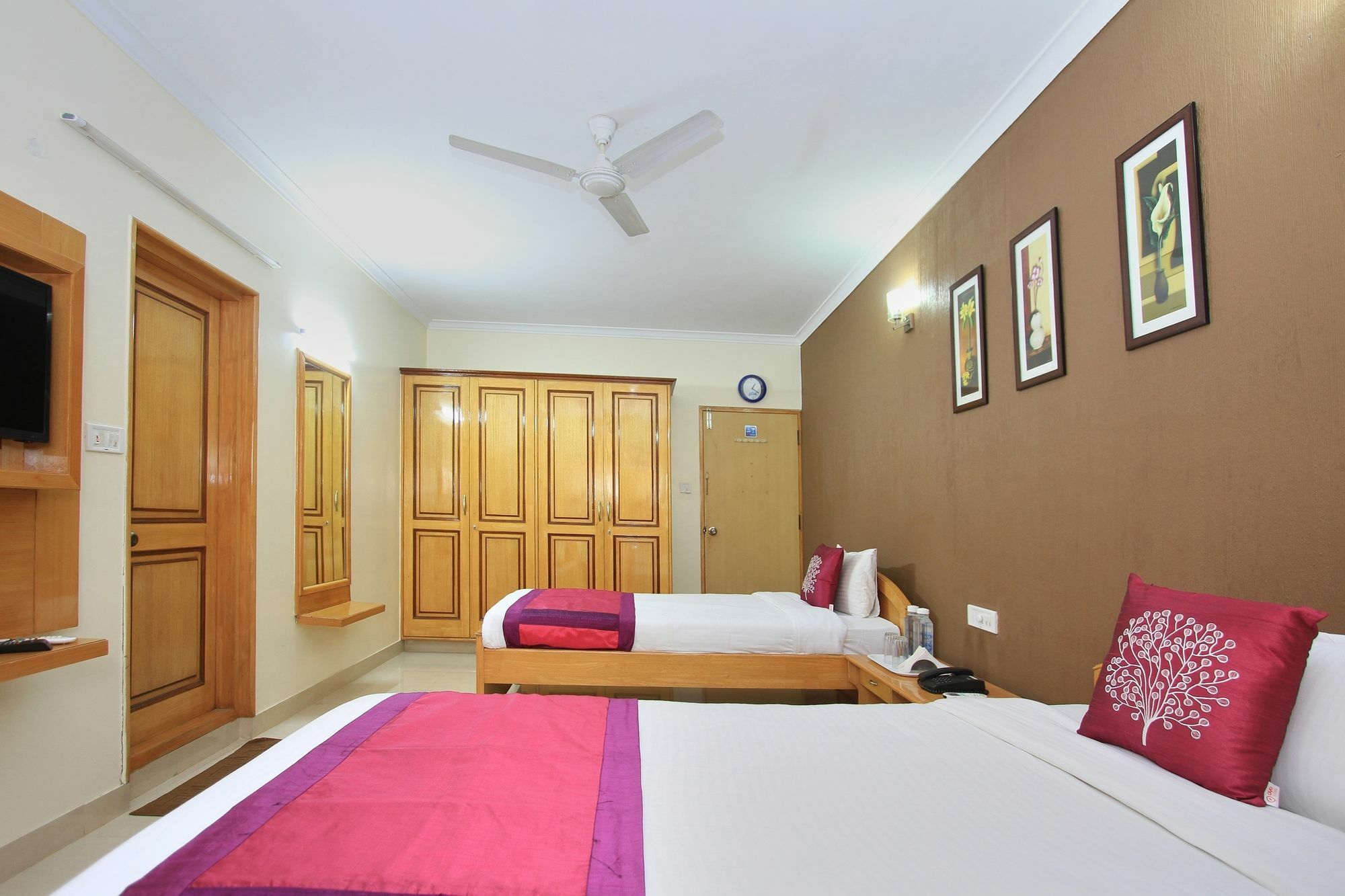 Bluemoon Log-inn Hotel