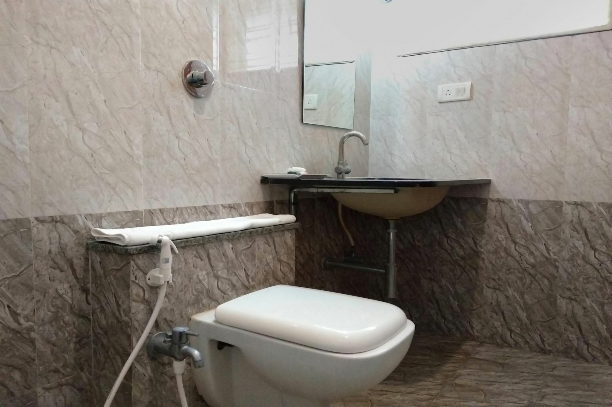 Oyo 10134 Triente Hotel