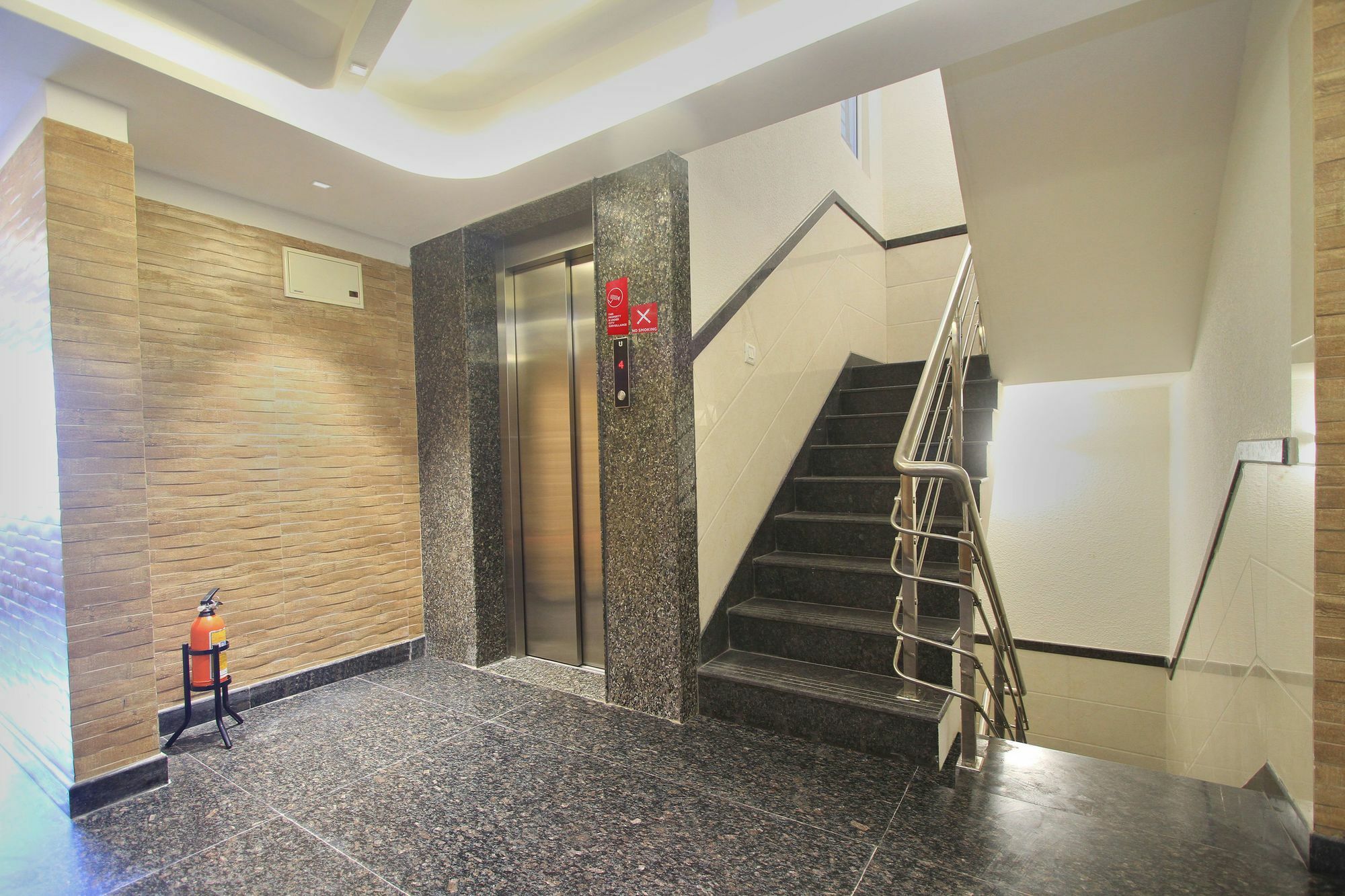Hotel O Golden Near Cubbon Park Bangalore