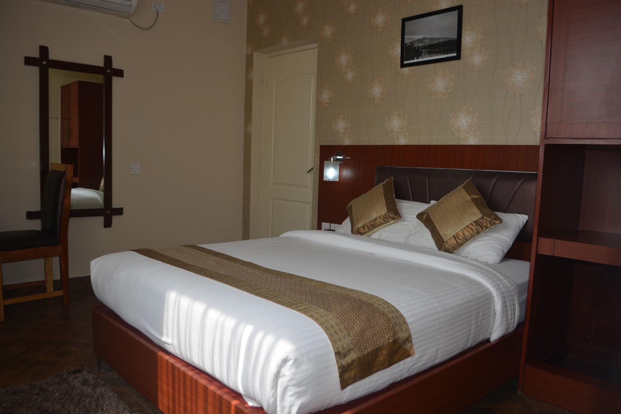 Hotel Emerald By Omatra 3*