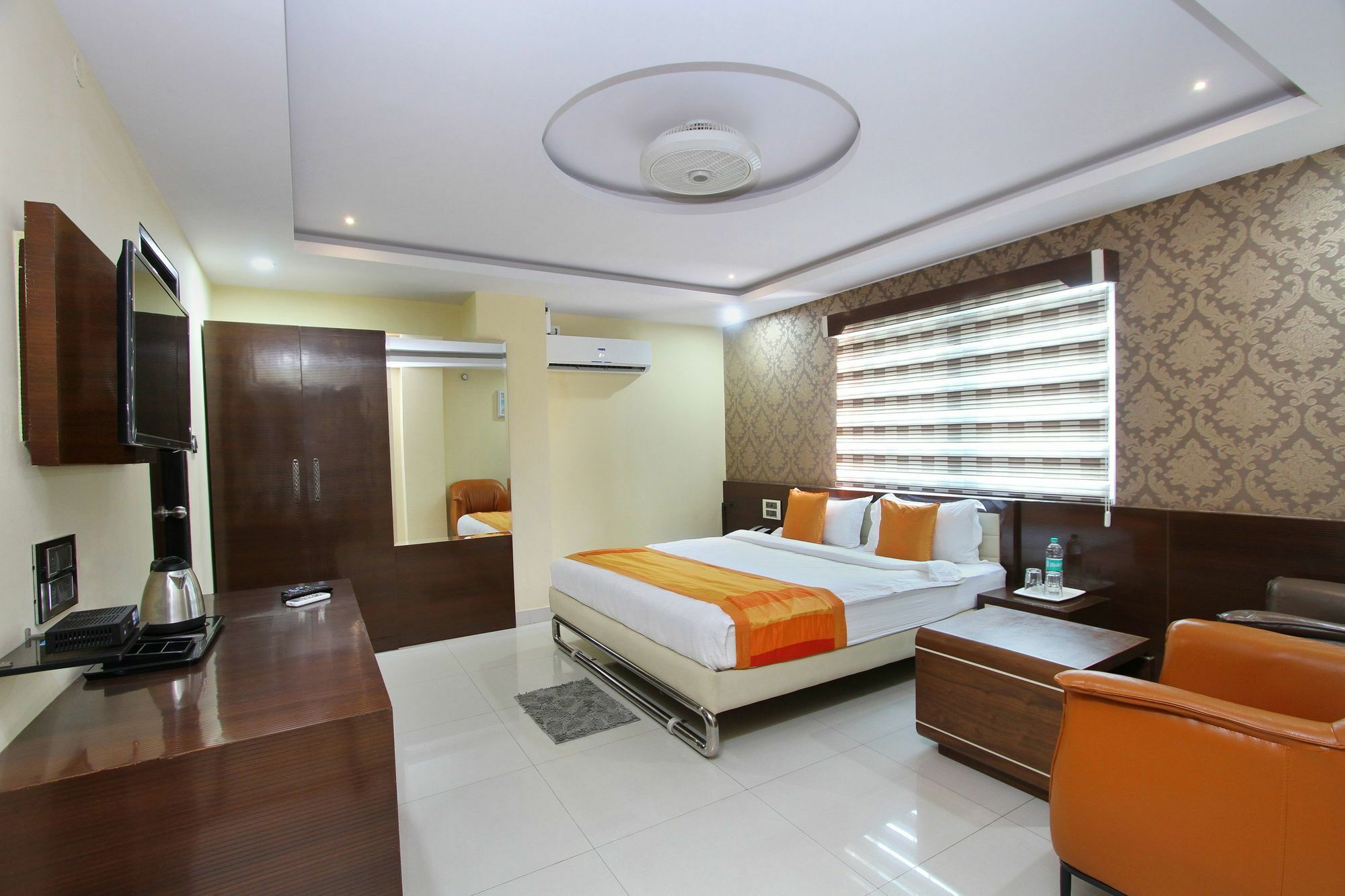 Oyo 5381 Swaraj Sarovar Hotel