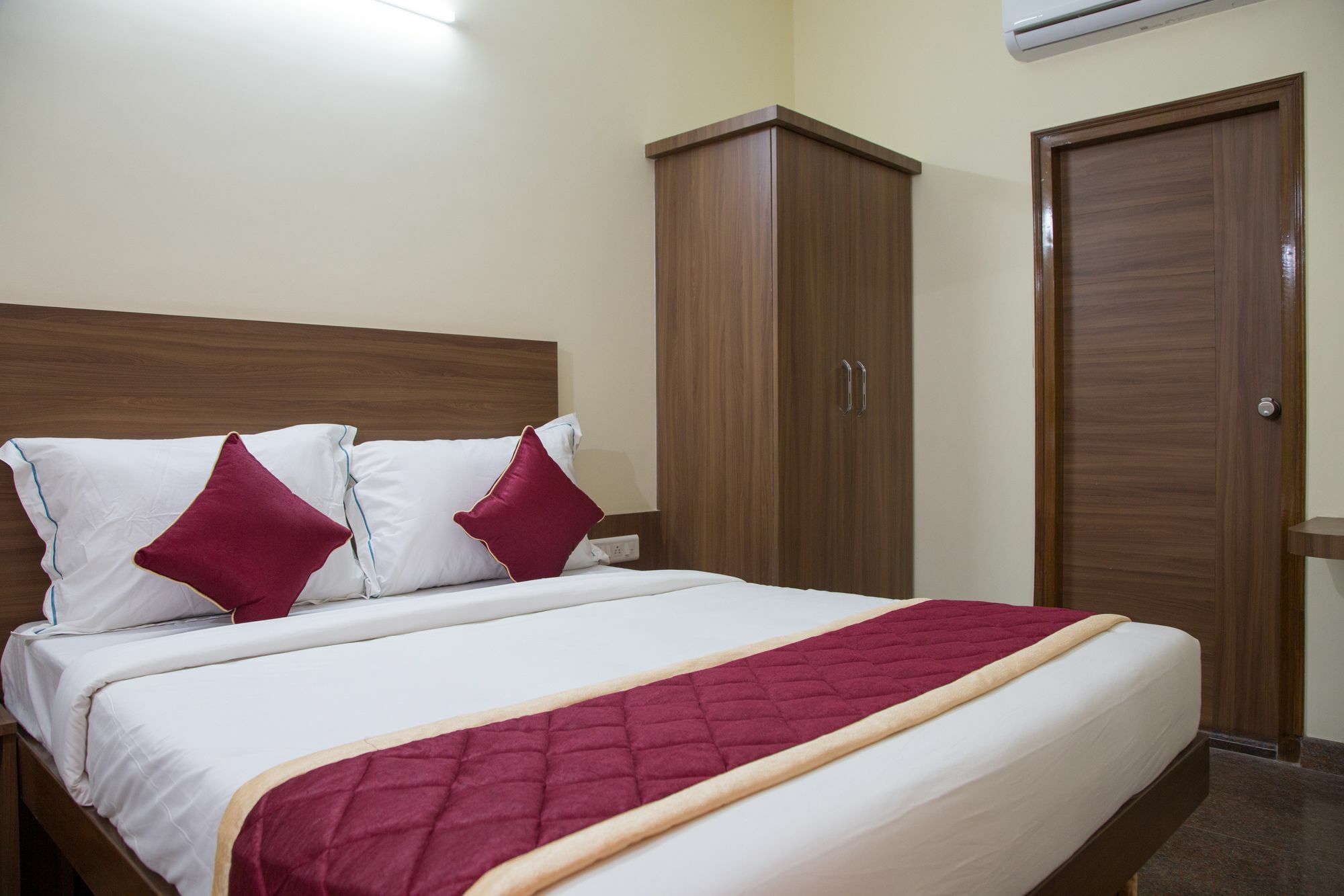 O Champion Comfort Near Hosahalli Metro Station 3* Bangalore