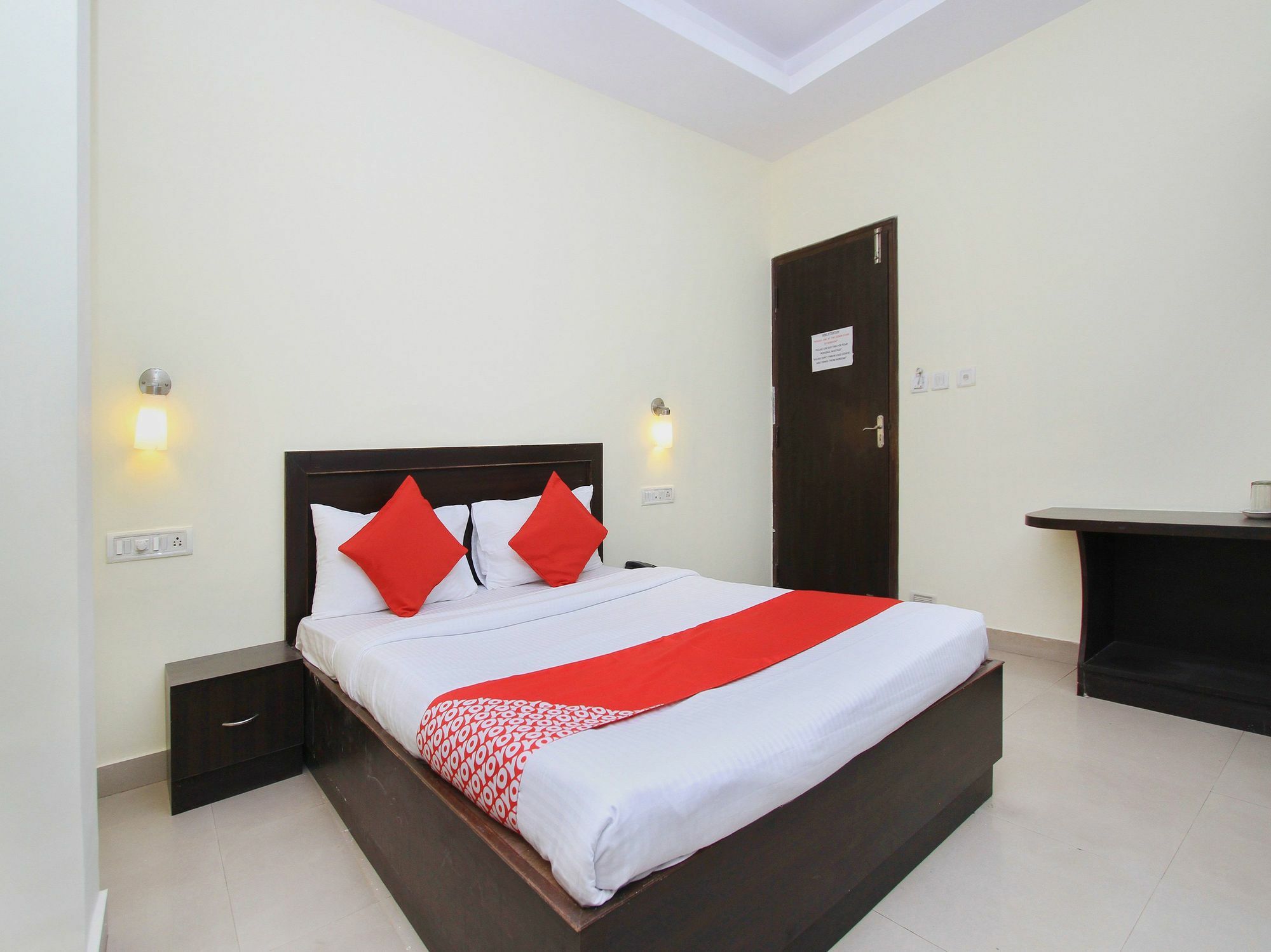Oyo 345 Red Mount Aquilla Hotel