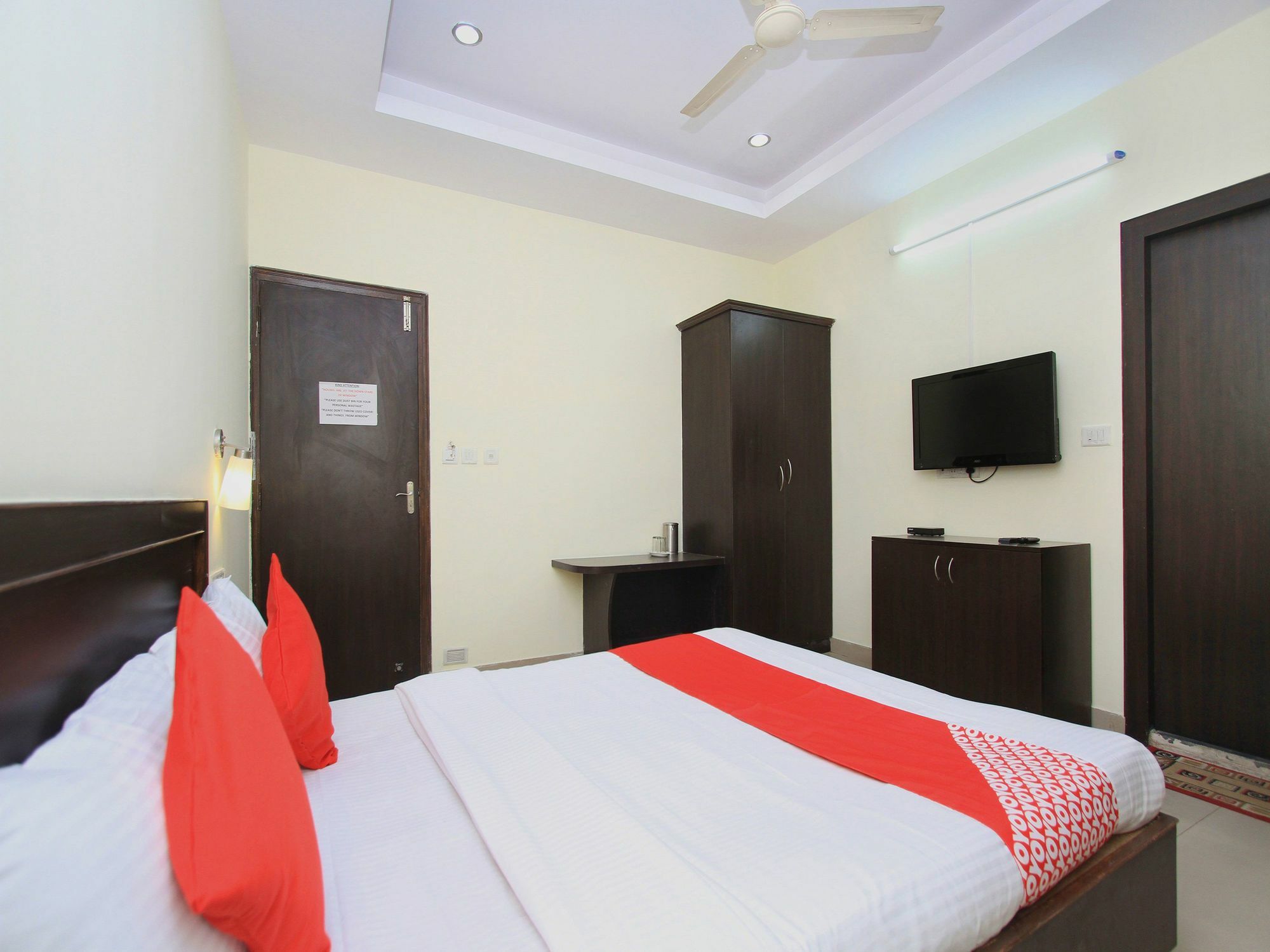 Oyo 345 Red Mount Aquilla 3* Bangalore