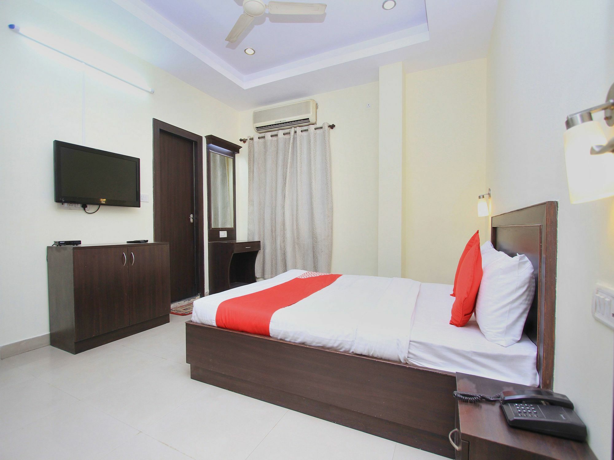 Oyo 345 Red Mount Aquilla Hotel Bangalore
