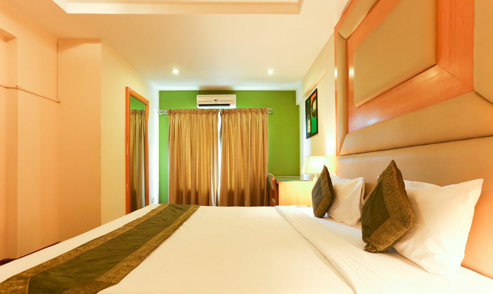 Treebo Trend The Mayer Hotel 3*