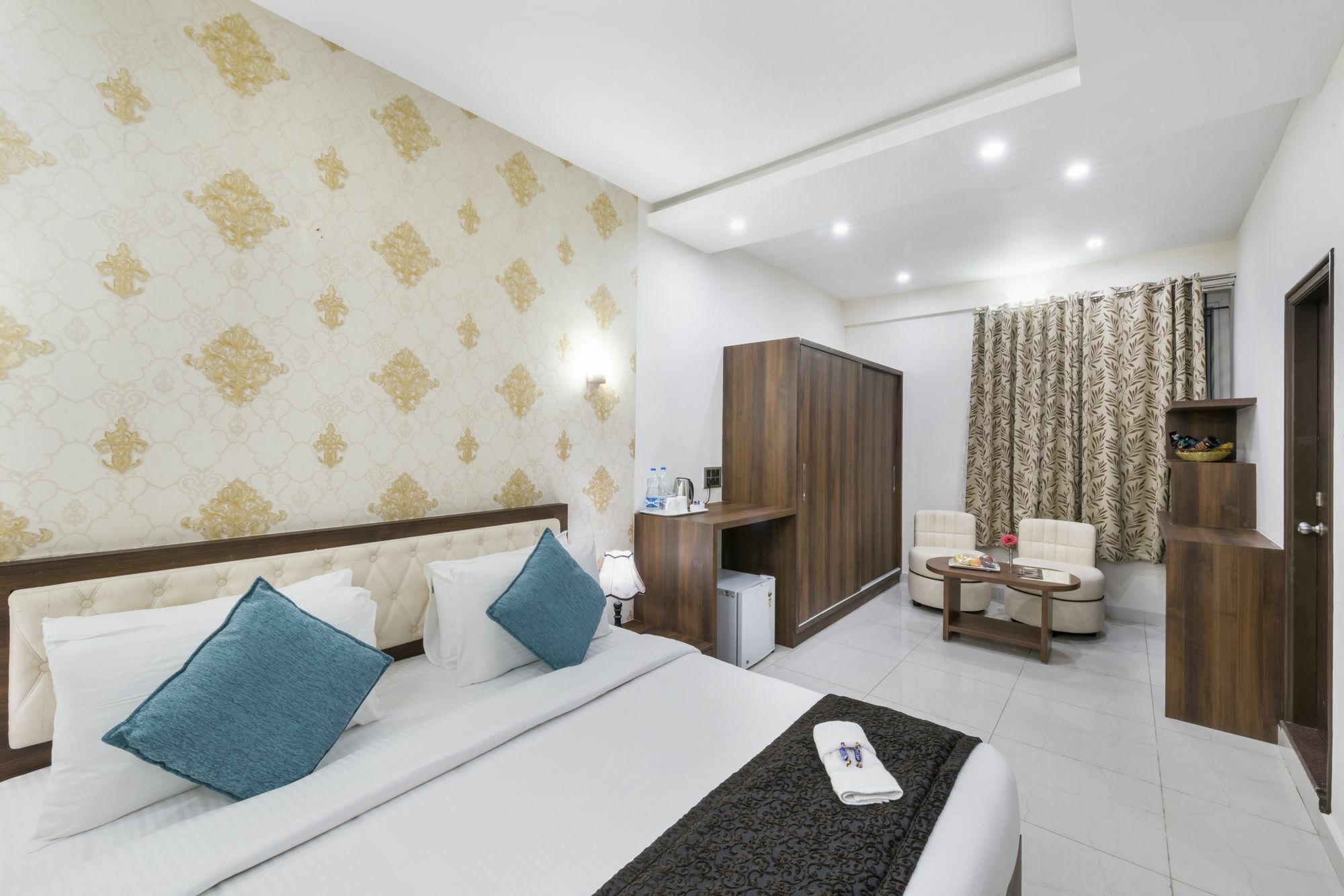 T S Royal Grand Hotel-bommasandra -hosur Road