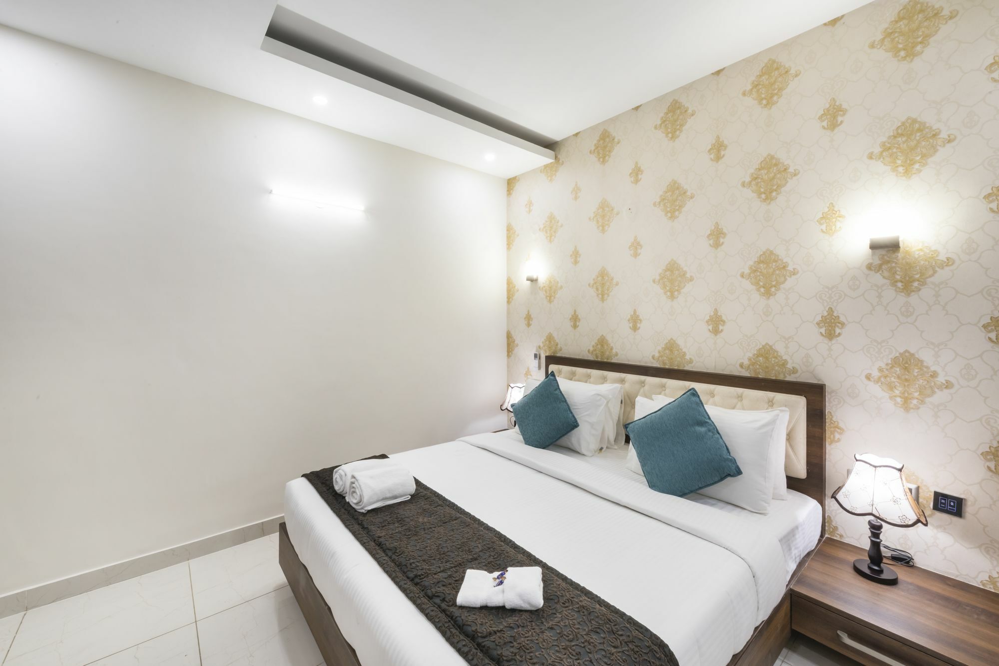 T S Royal Grand Hotel-bommasandra -hosur Road 3* Bangalore