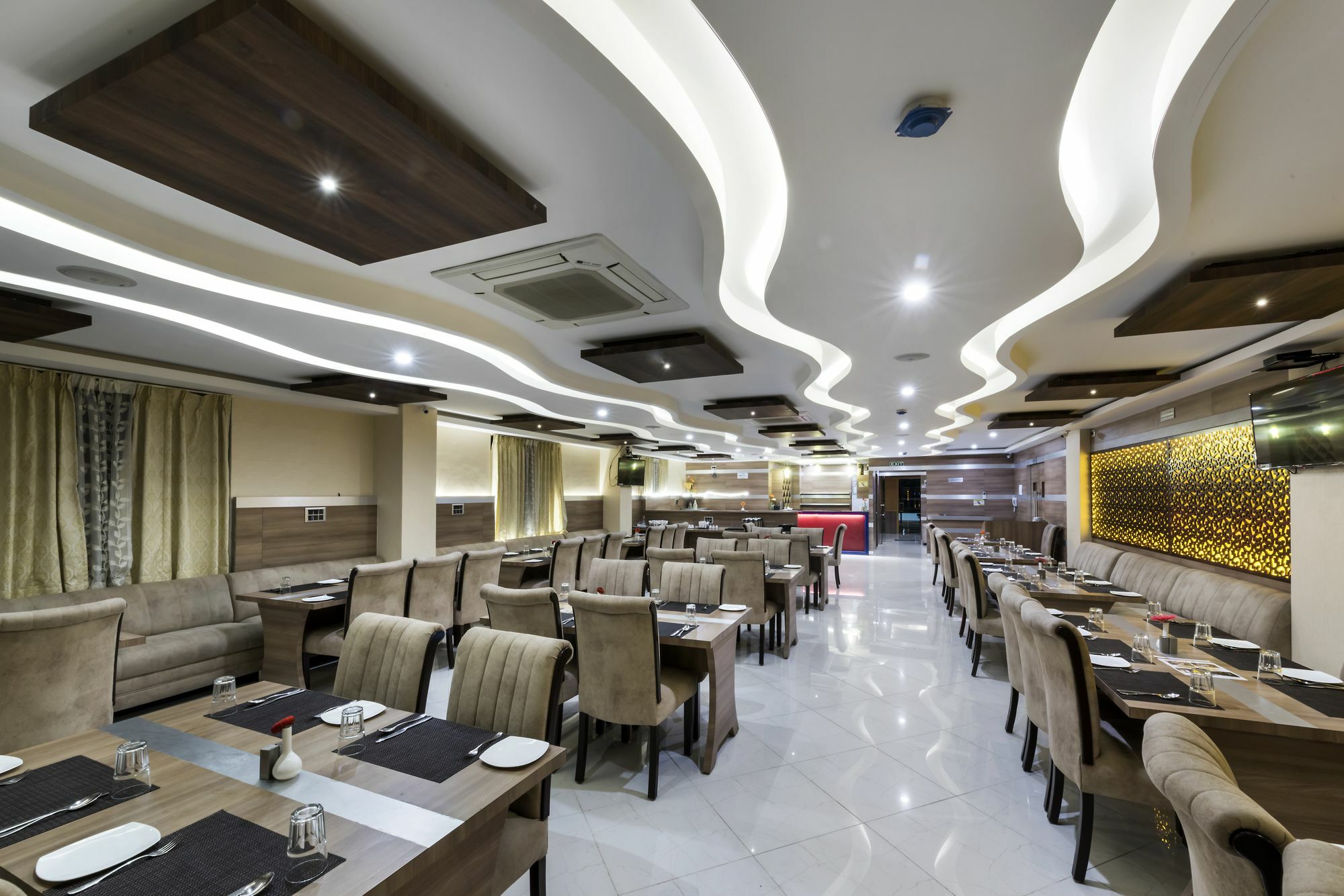 T S Royal Grand Hotel-bommasandra -hosur Road Hotel Bangalore