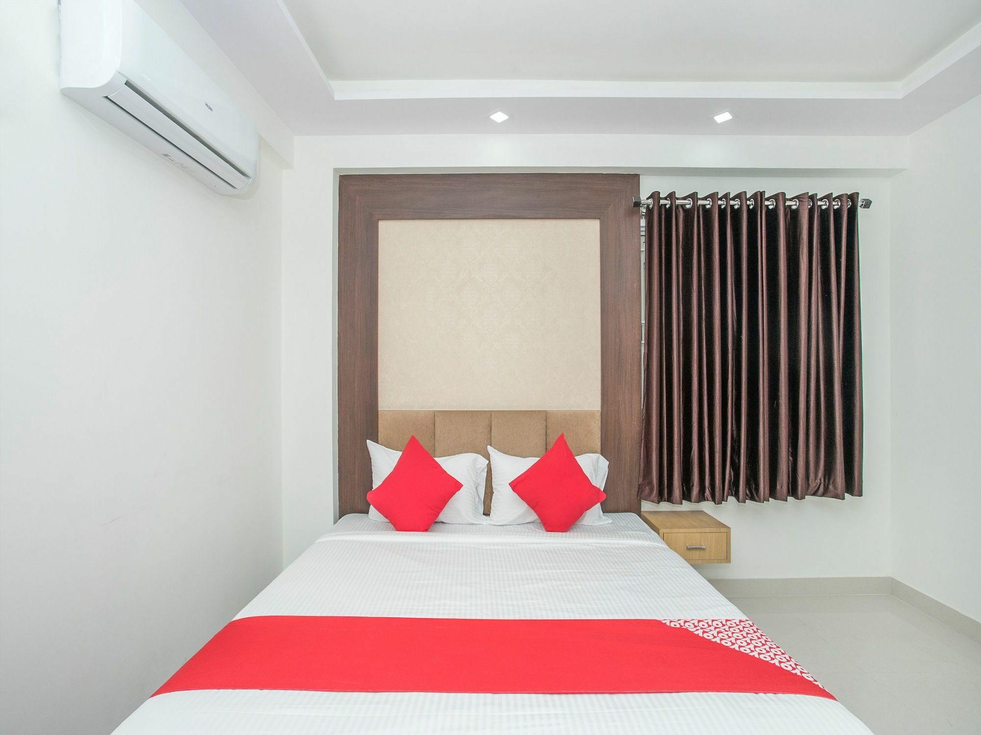 Oyo 12544 Varcity Twin Towers 3* Bangalore