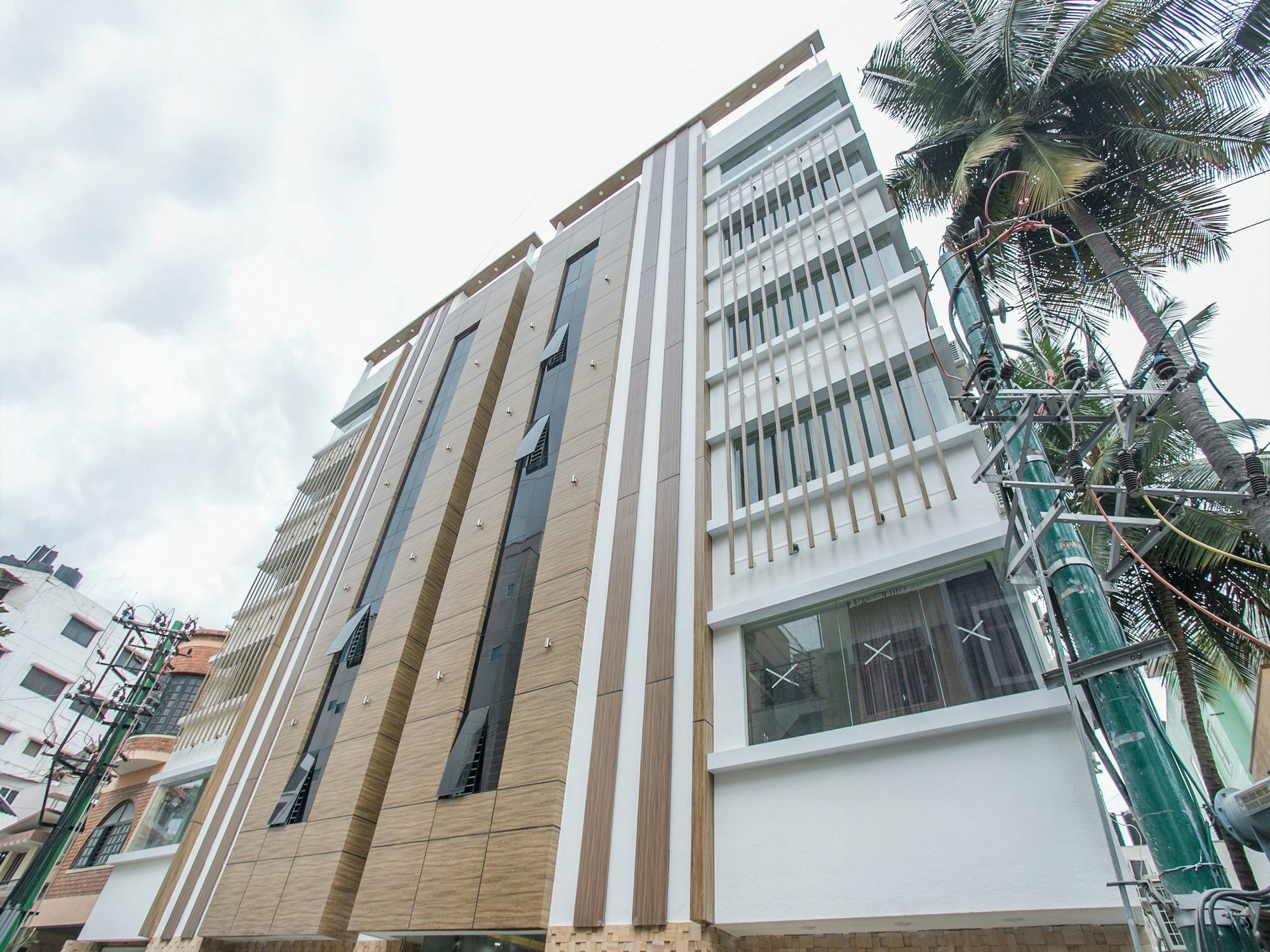 Hotel Oyo 12544 Varcity Twin Towers