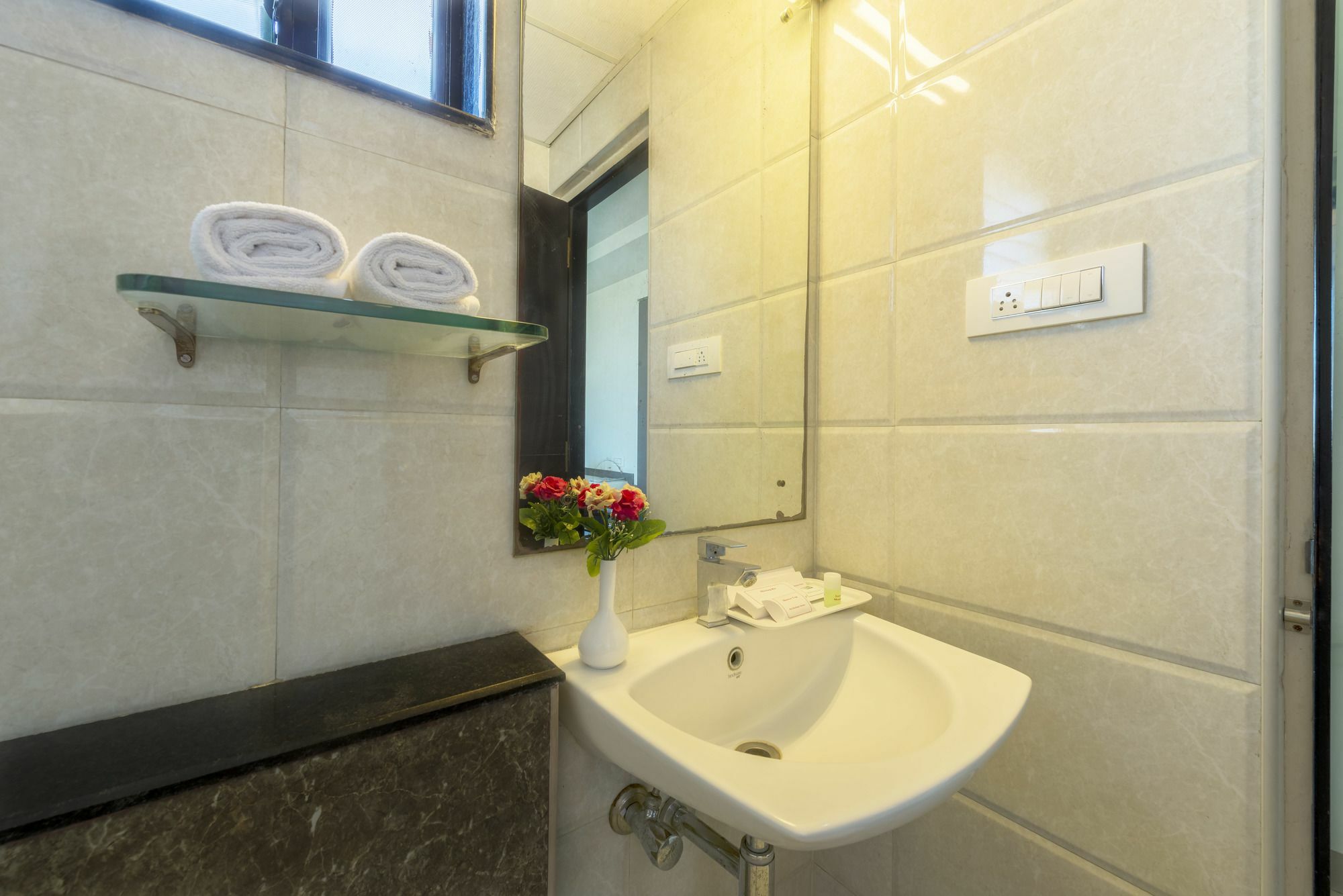 Hotel Treebo Raj Elegance Manyata Tech Park 3*