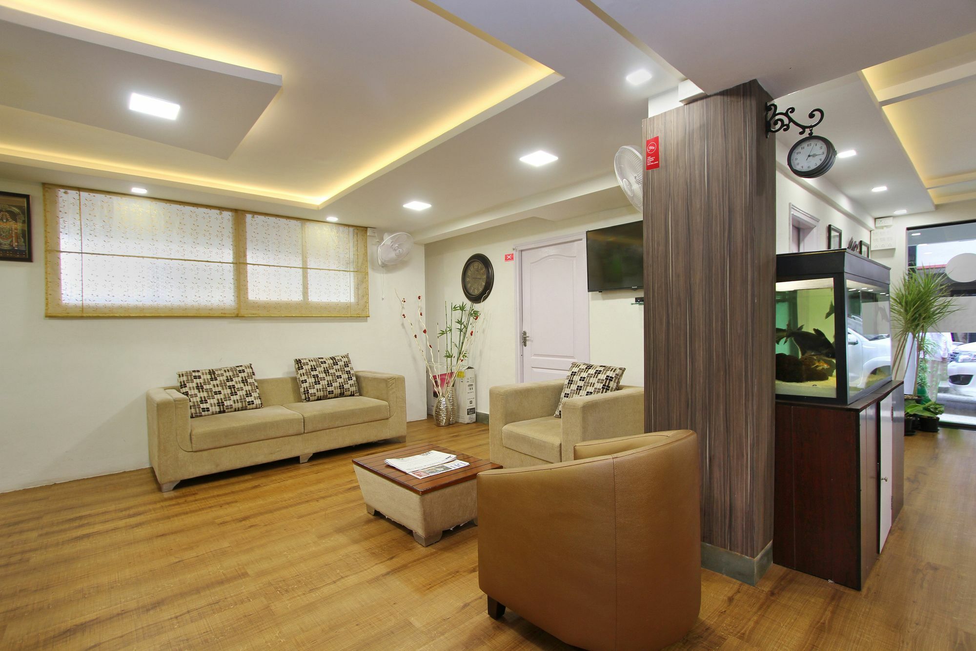 Capital O 5379 The Roy Grand 3* Bangalore