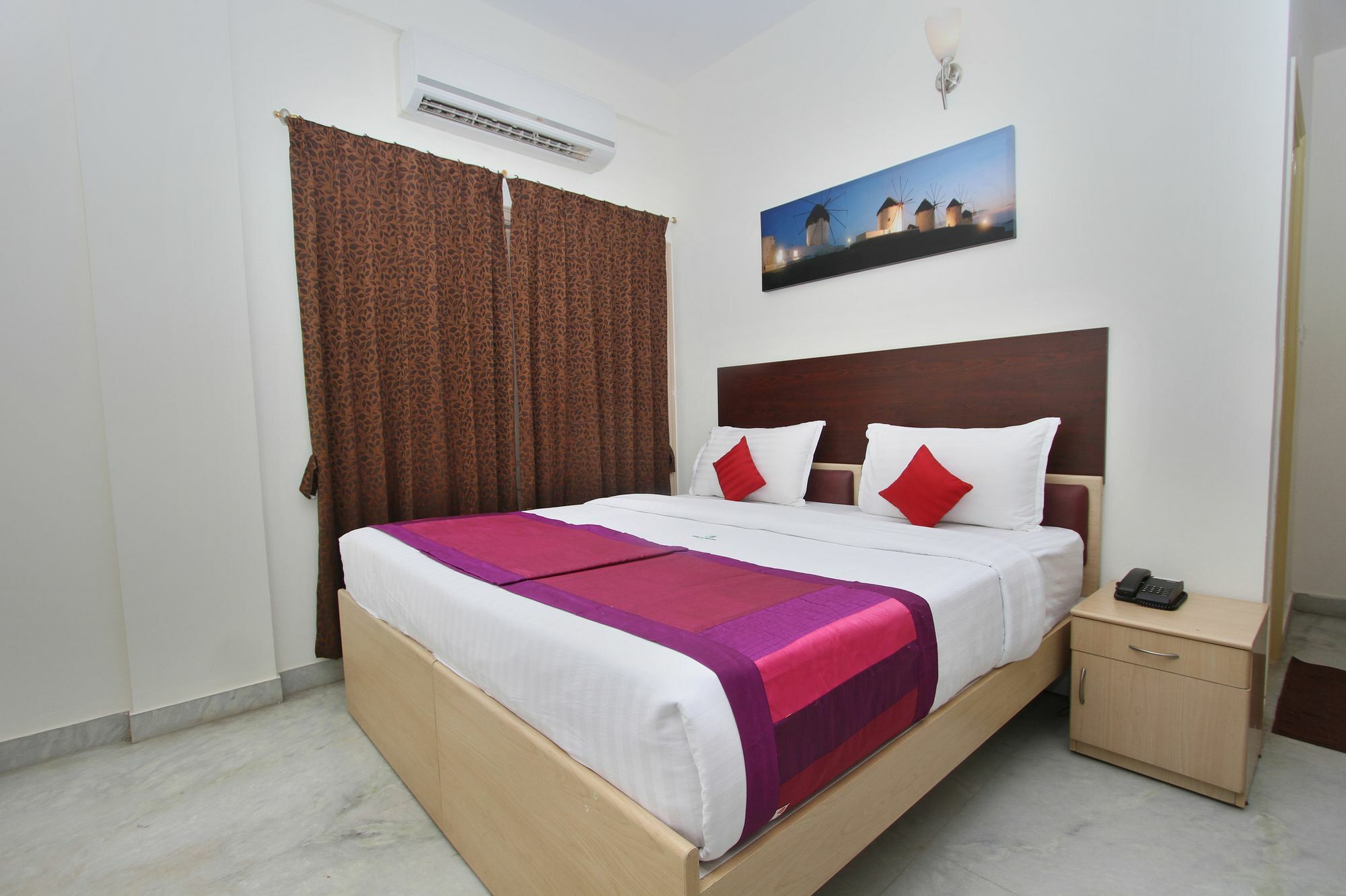 Capital O 5379 The Roy Grand 3* Bangalore