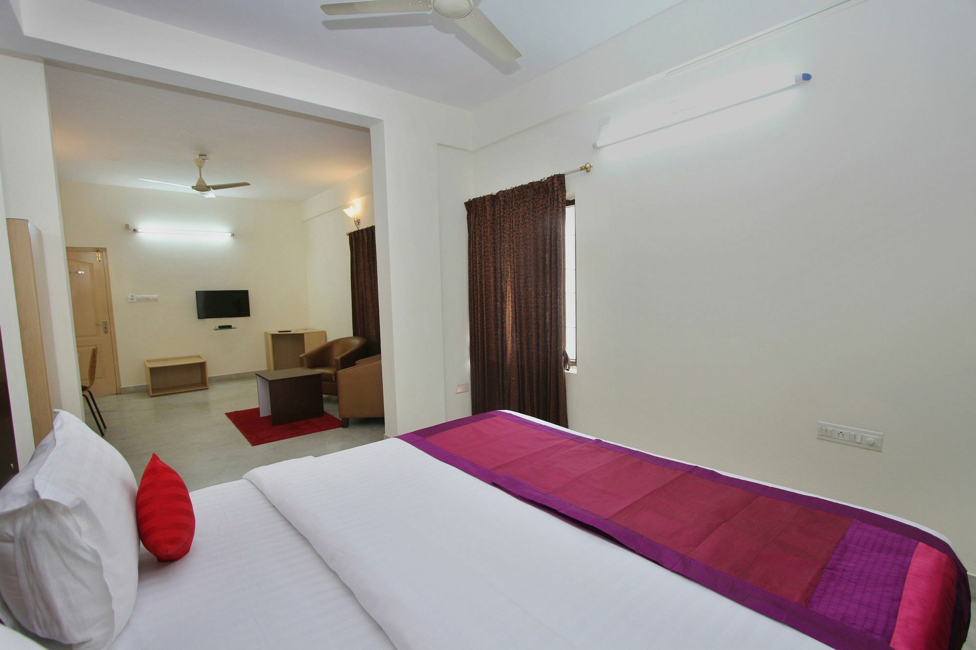 Hotel Capital O 5379 The Roy Grand 3*