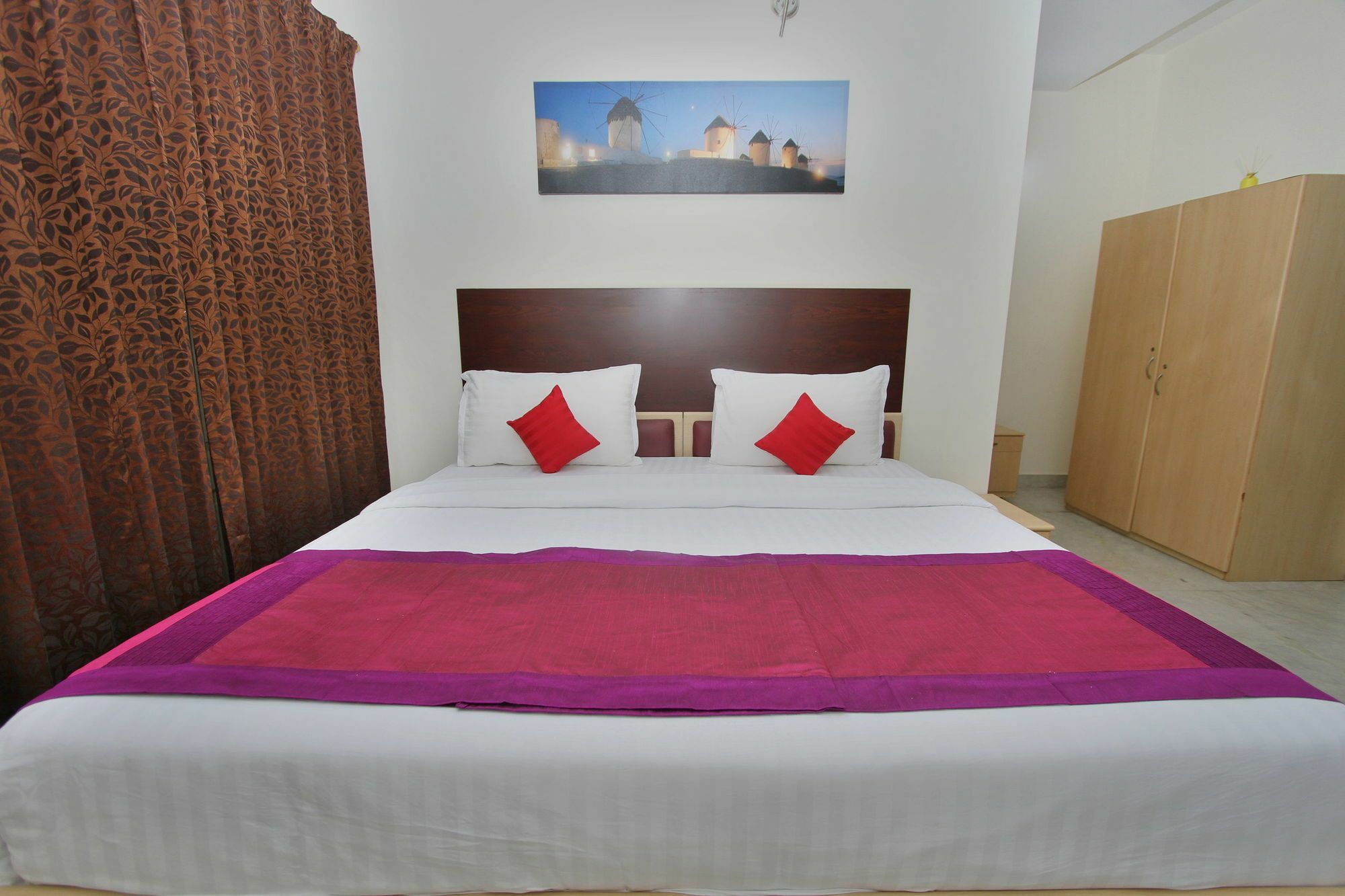 Hotel Capital O 5379 The Roy Grand Bangalore