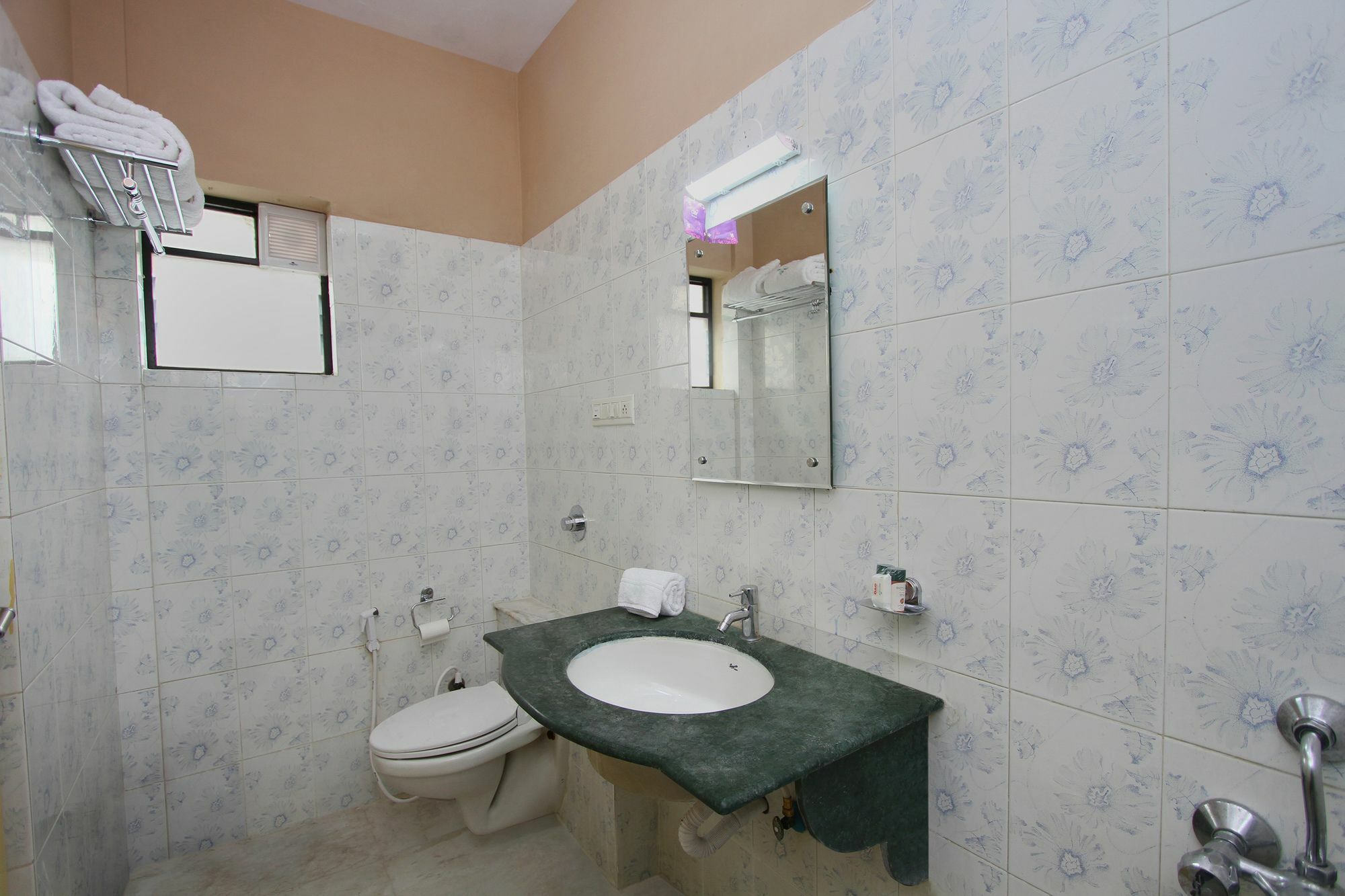 Capital O 5379 The Roy Grand Hotel Bangalore