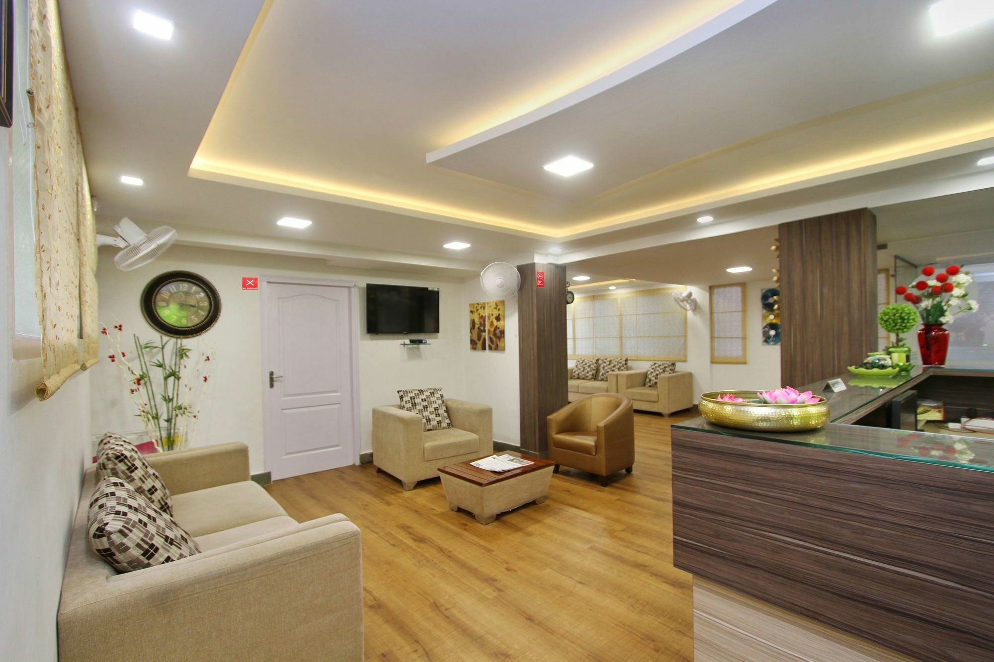 Capital O 5379 The Roy Grand 3*