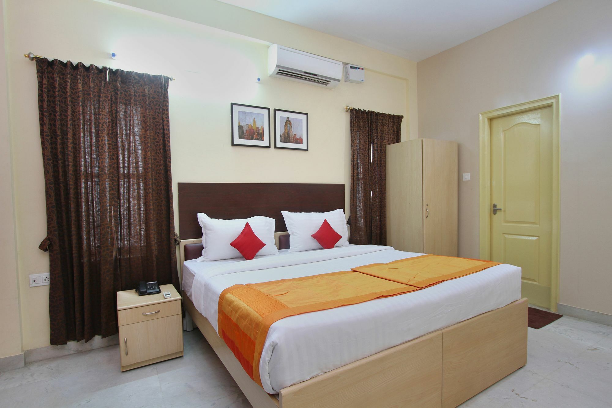 Hotel Capital O 5379 The Roy Grand Bangalore