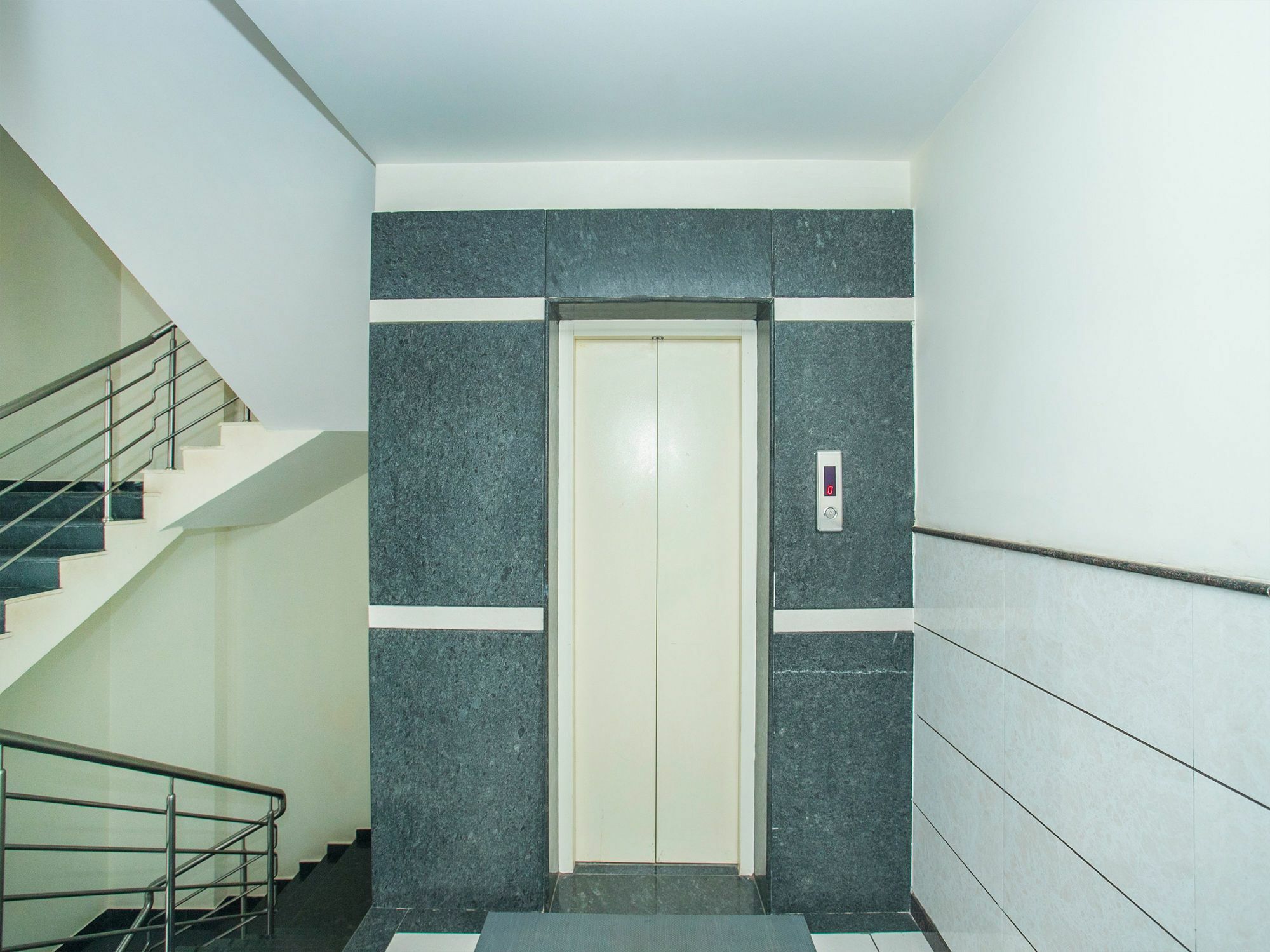 Oyo 16473 Ring View Hotel