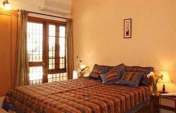 Hotel Humming Bird Ratnalayam