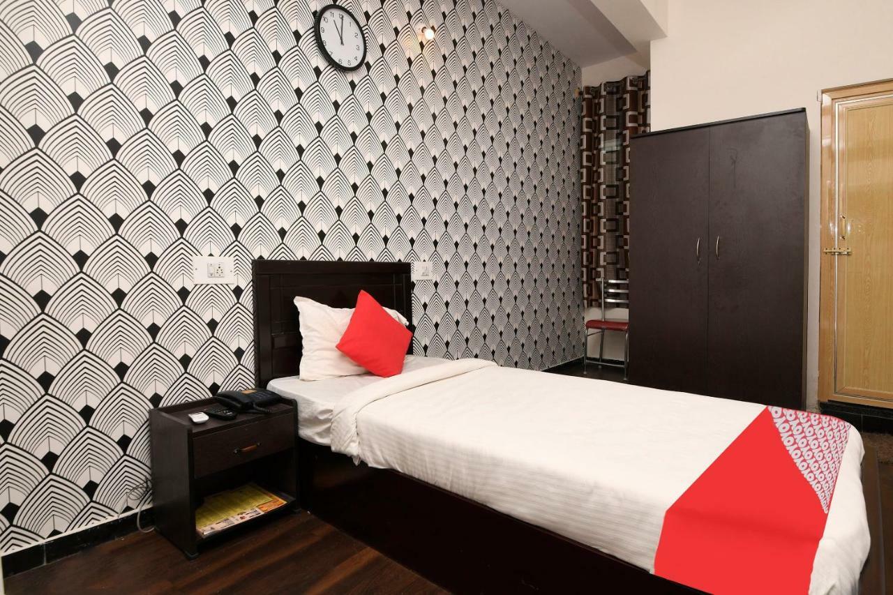 Hotel Oyo 14430 Sunshine Grand 3*