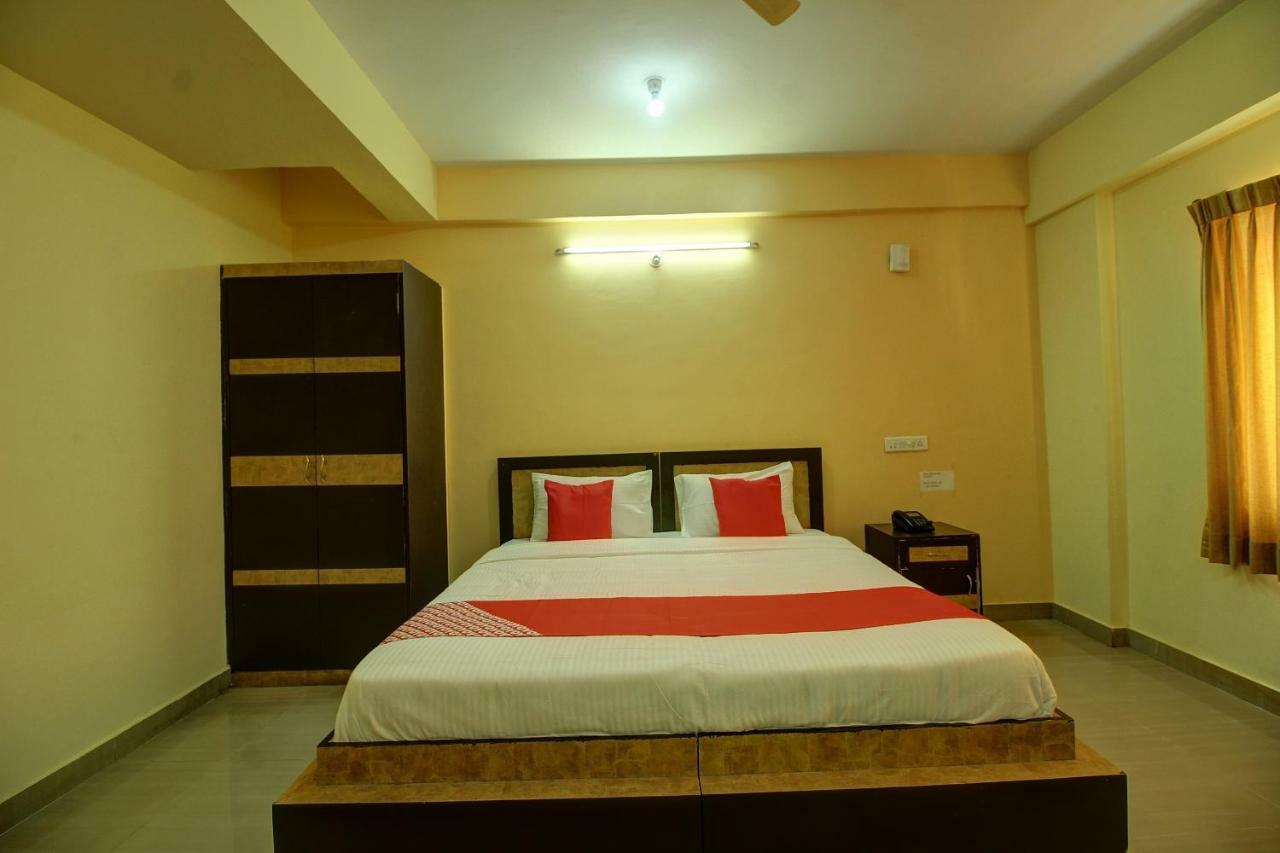 Hotel Oyo 36976 Rajashree Comforts 3*