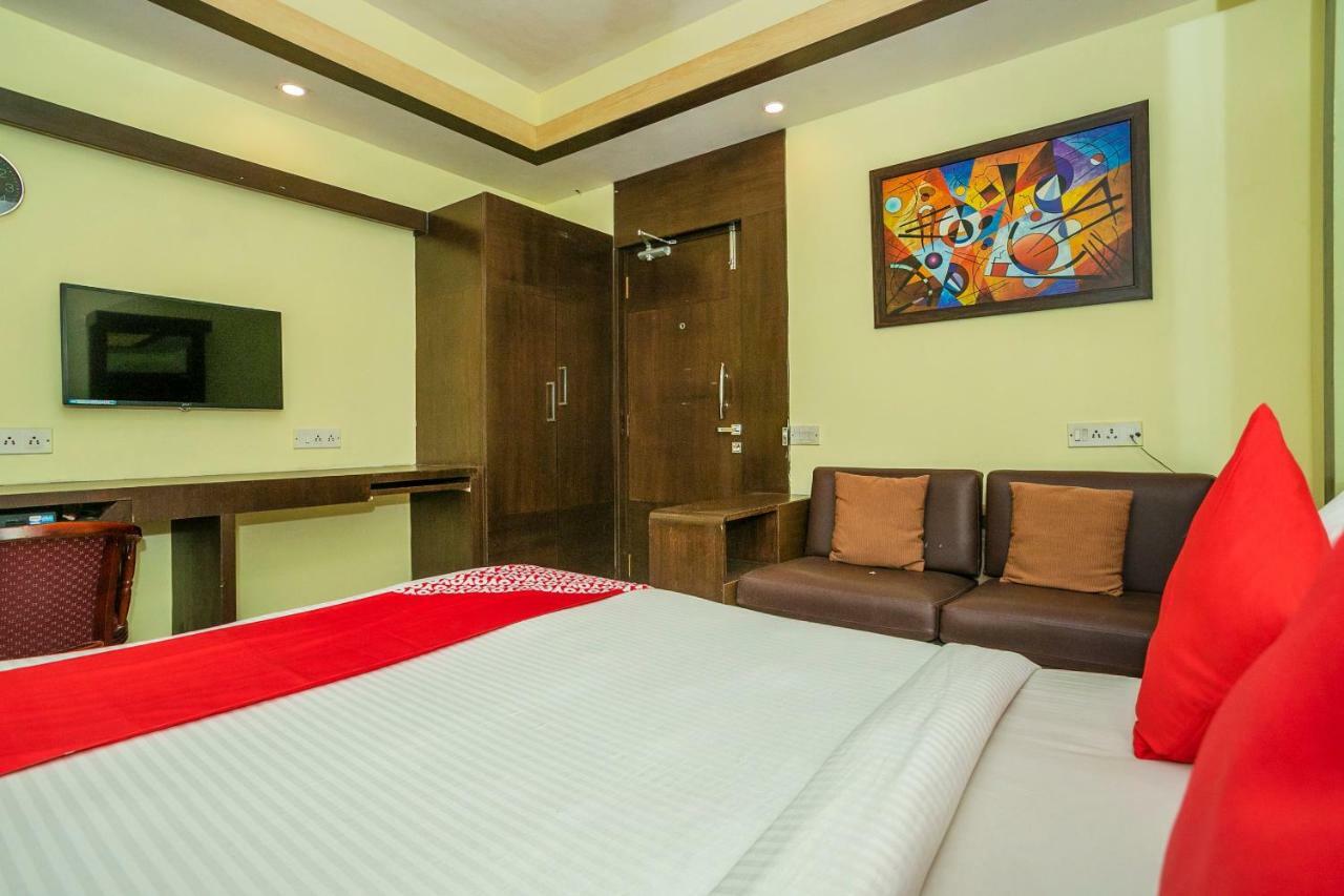 Capital O 3246 The Bouvice Hotel