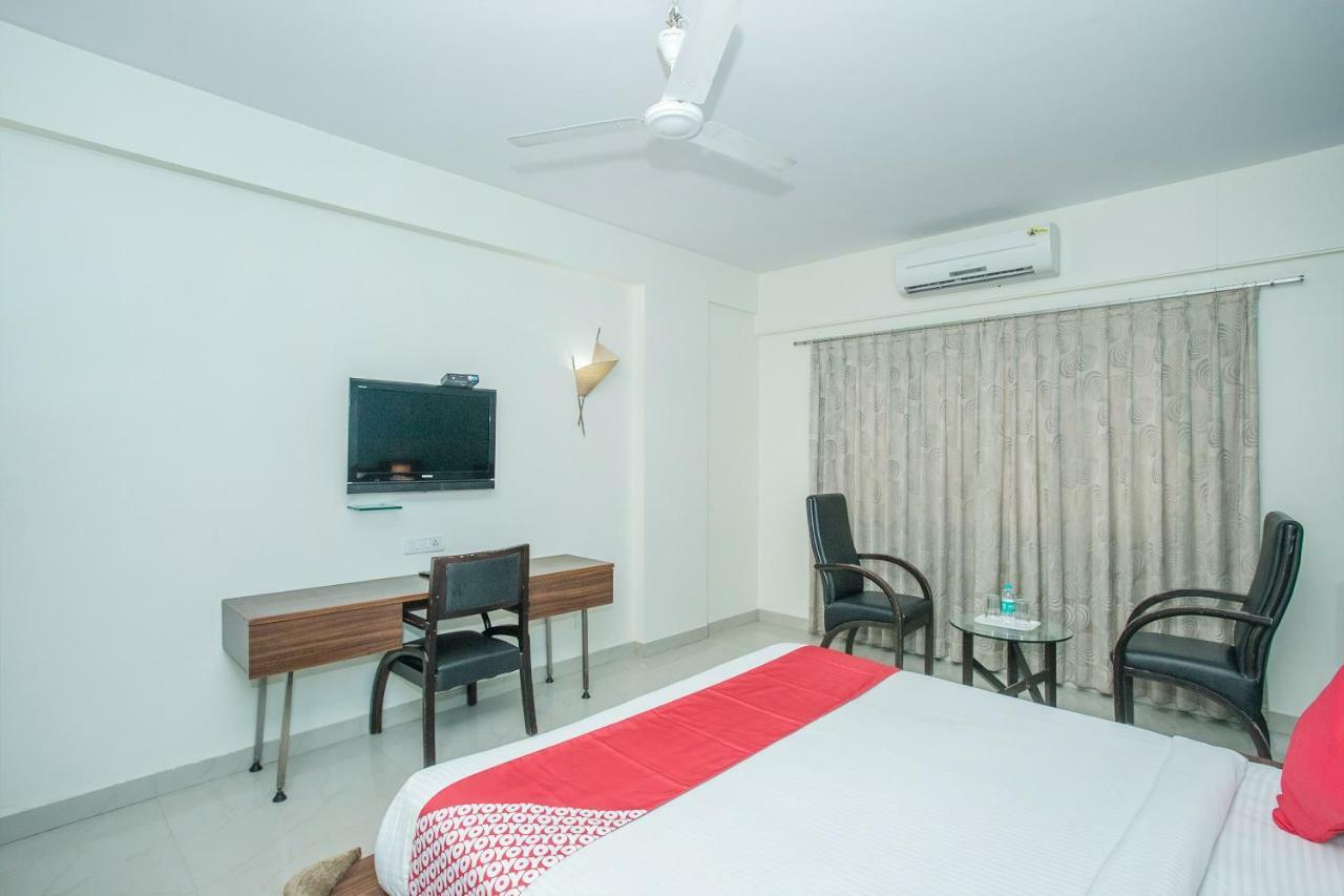 Capital O 14972 Ekaa Hotel 3*