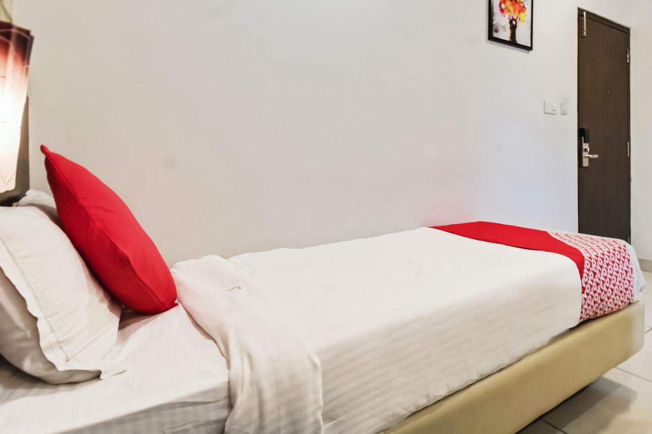 Oyo 30525 Dwarka Grand Hotel