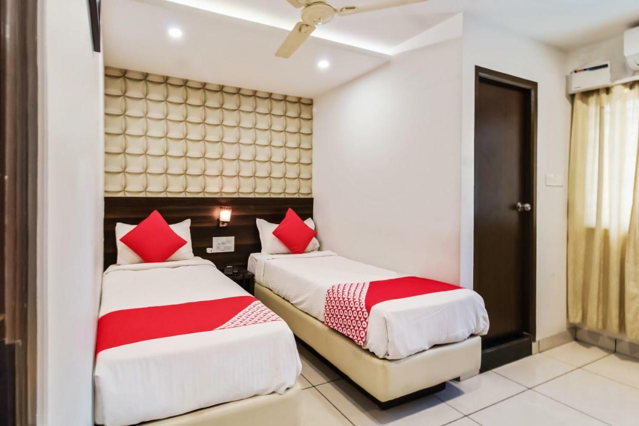 Oyo 30525 Dwarka Grand