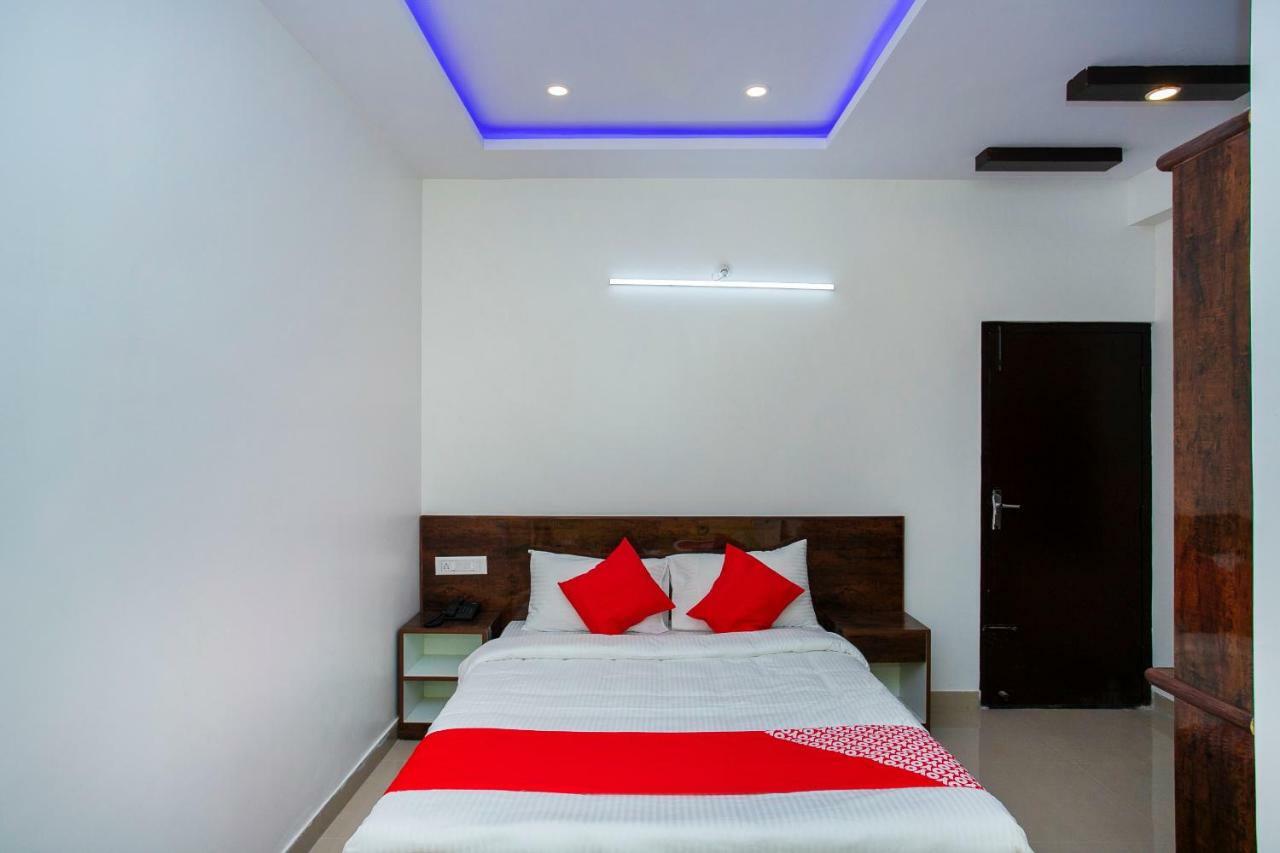 Hotel Oyo 19704 Sai Dham Comfort