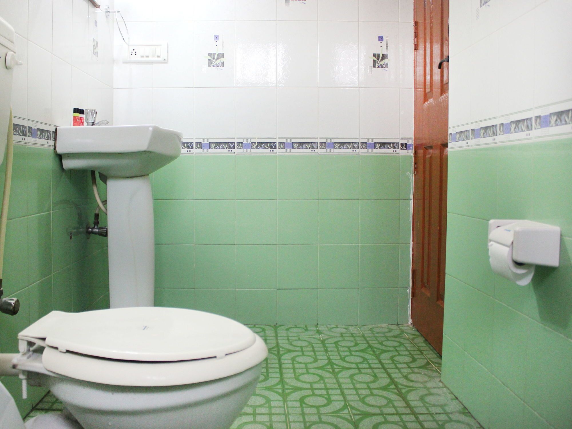 Hotel Oyo 2998 Honeydew Habitat Bangalore