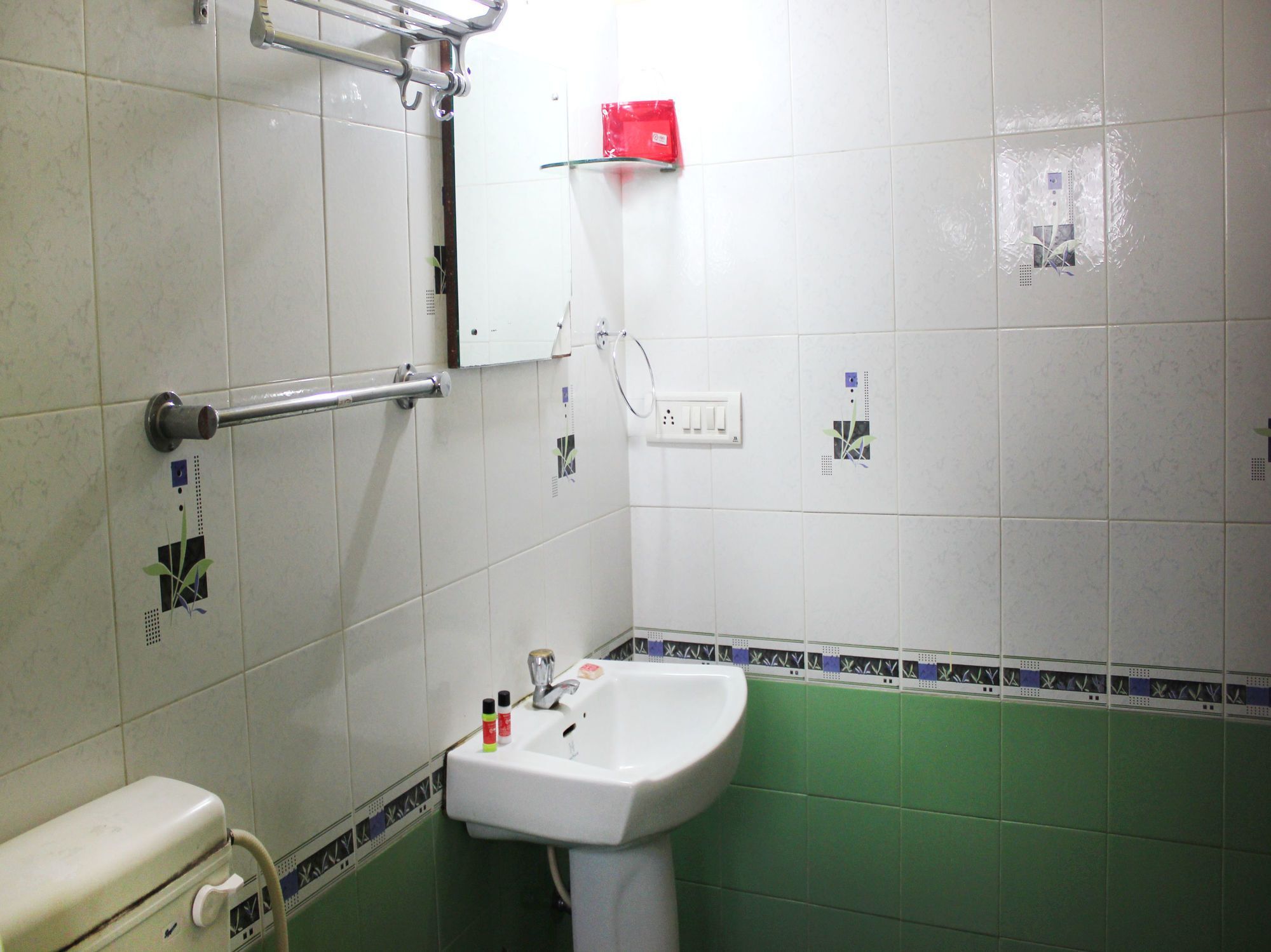 Hotel Oyo 2998 Honeydew Habitat Bangalore