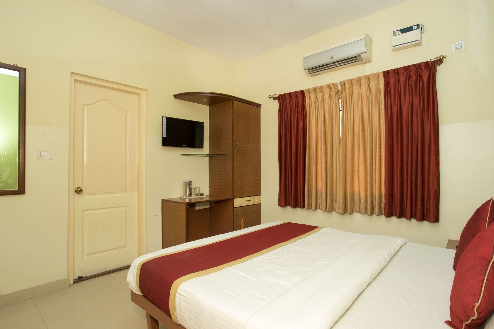 Oyo 10478 Raj Residency 3*
