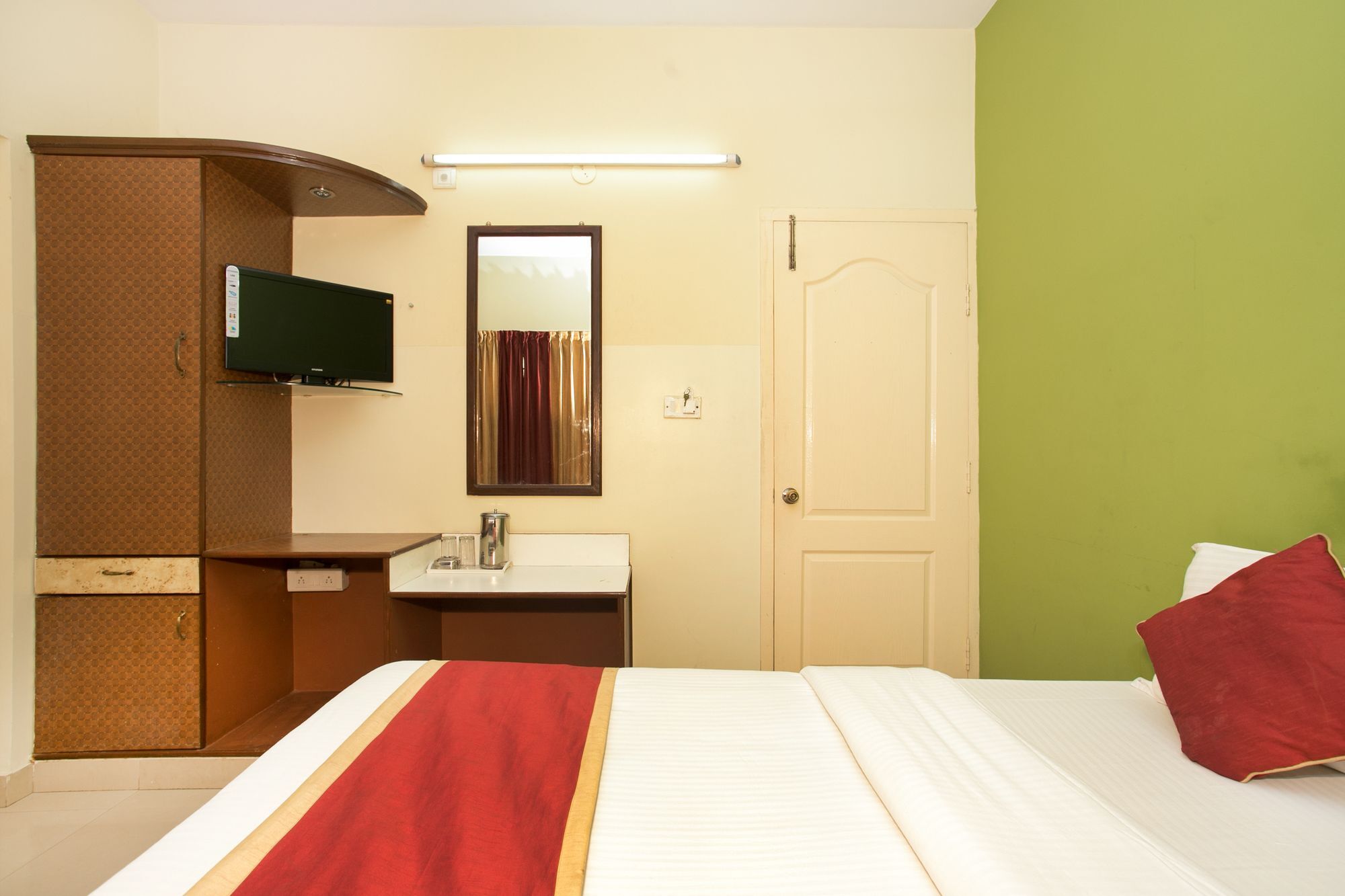 Oyo 10478 Raj Residency Bangalore