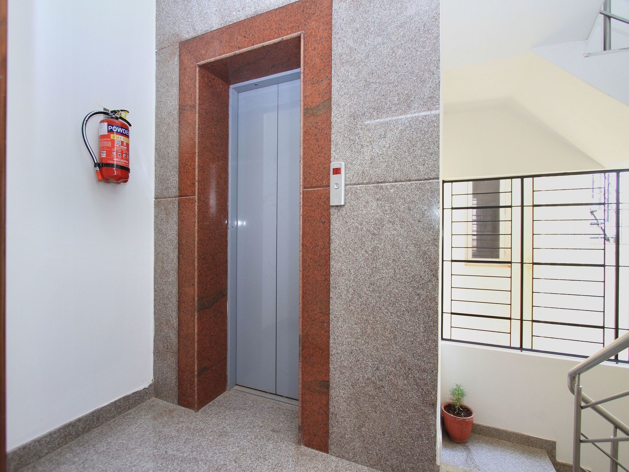 Oyo 12962 Mafroosha Corporate Apartment *