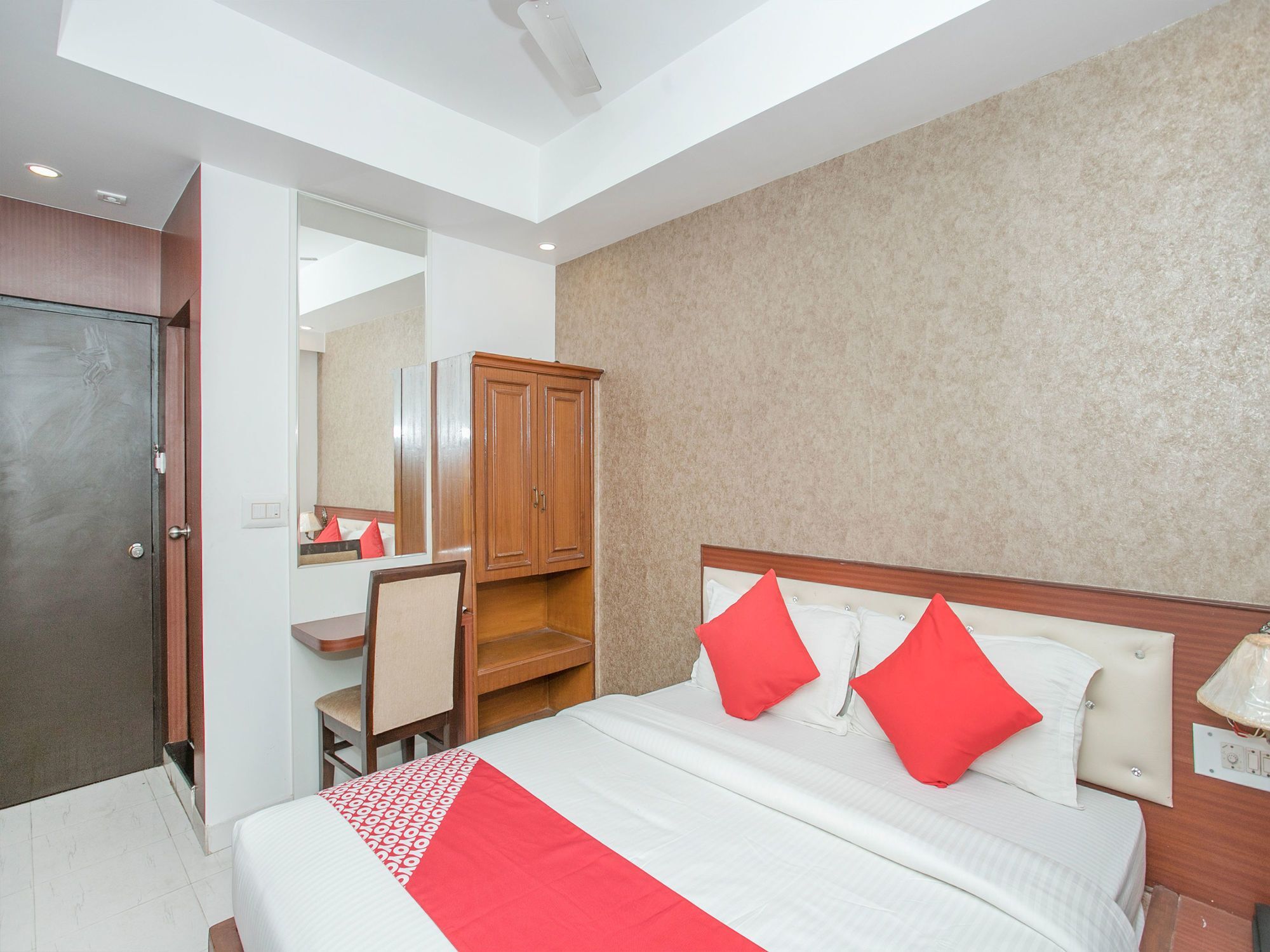 Oyo 13786 Rekha Residency Hotel