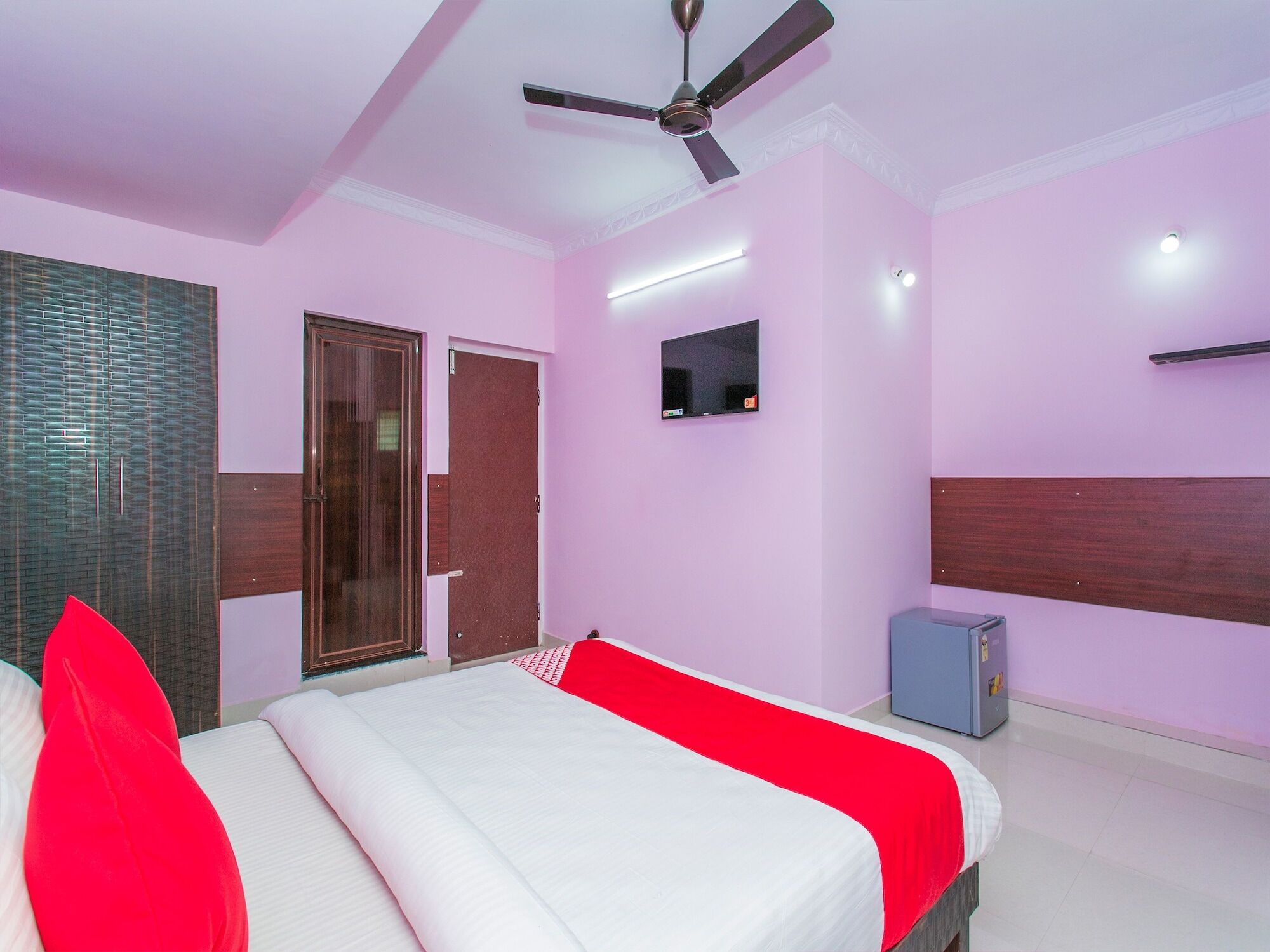 Oyo 16842 Brahma Hotel 2*