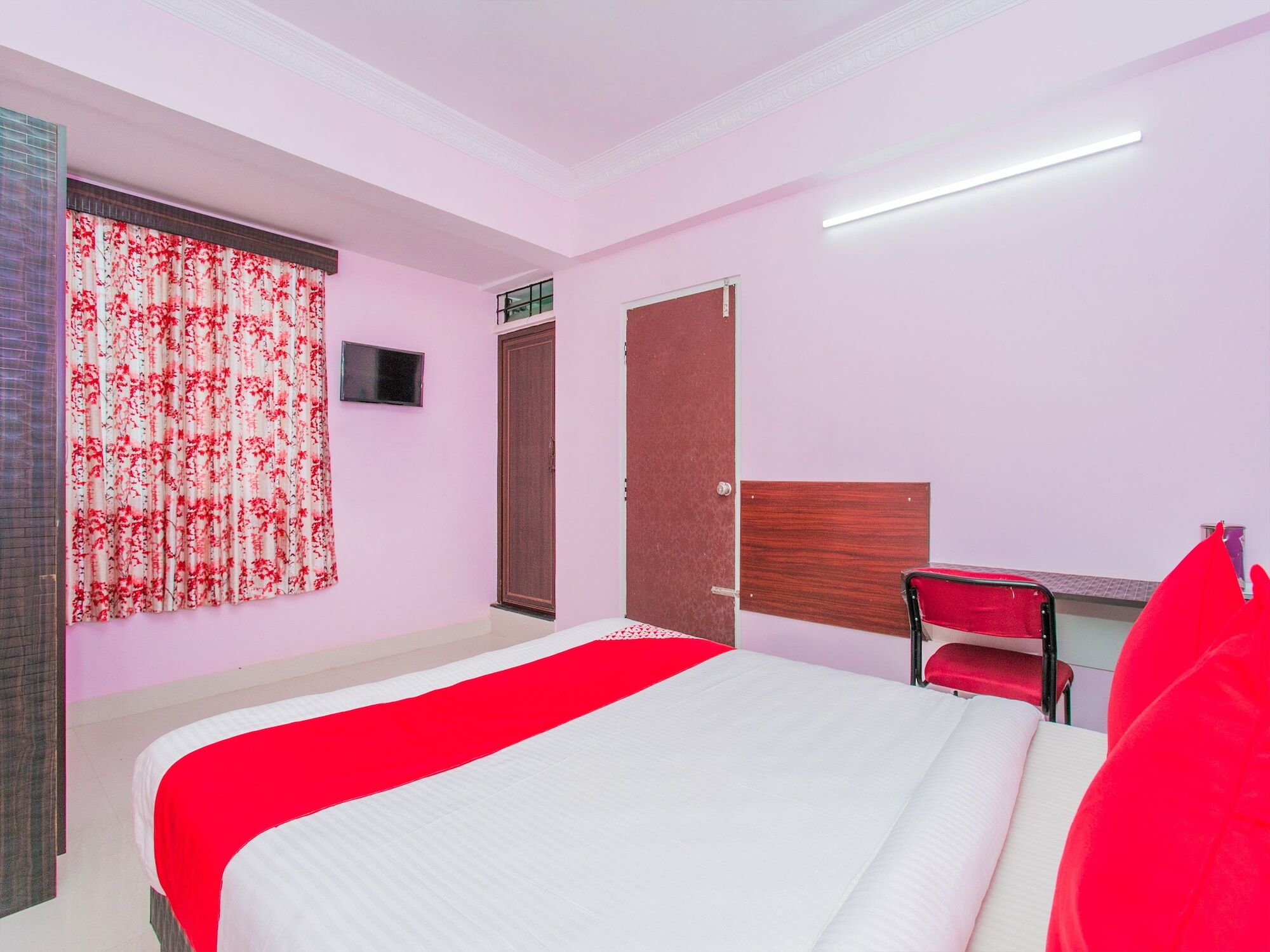 Oyo 16842 Brahma Hotel