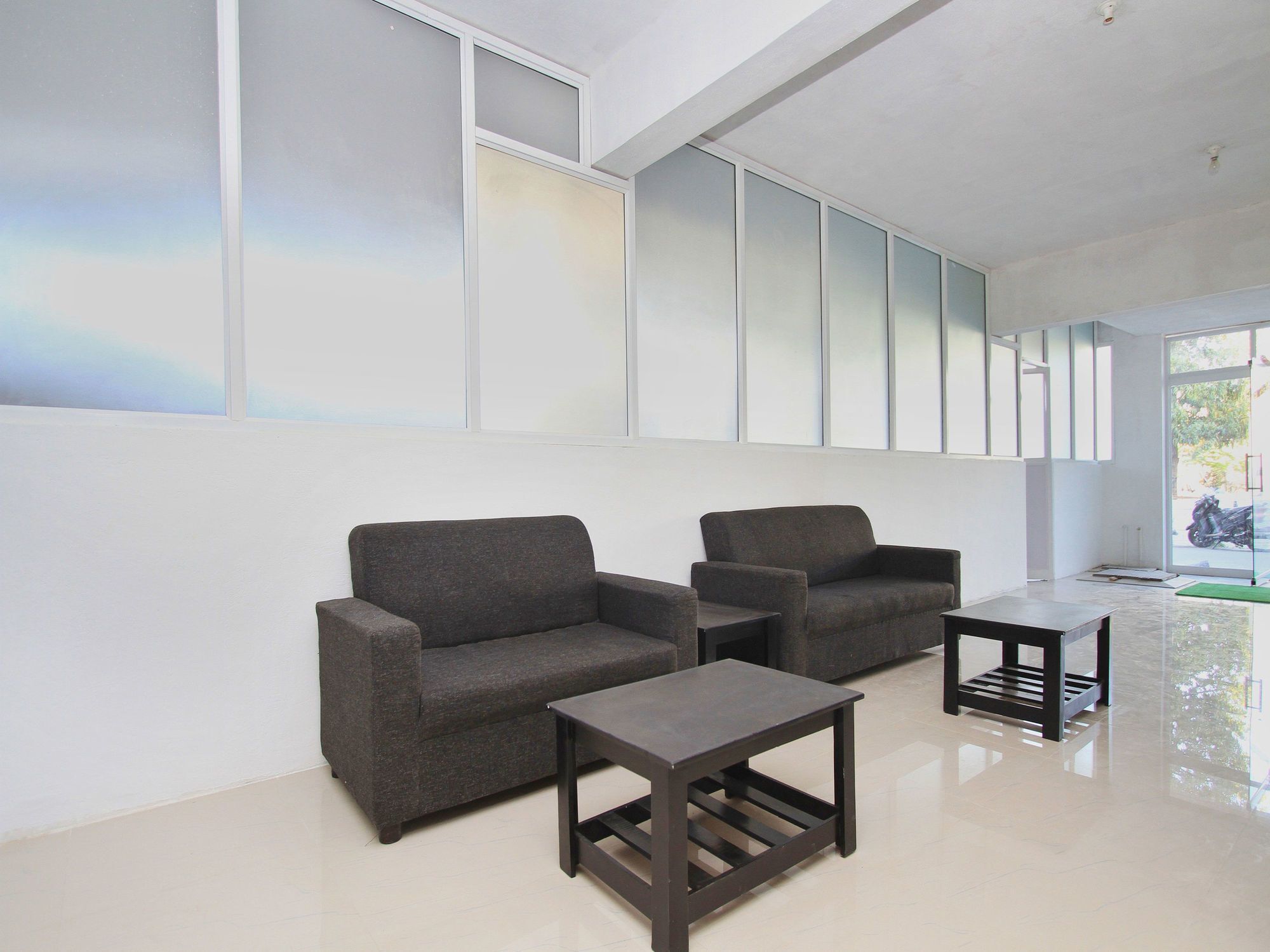 Oyo 11058 Shelton Manayata Hotel 3*