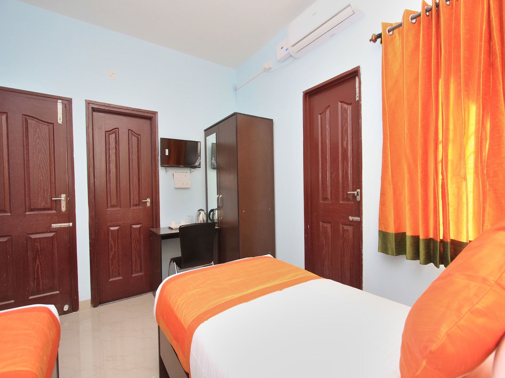 Oyo 11058 Shelton Manayata Hotel 3*