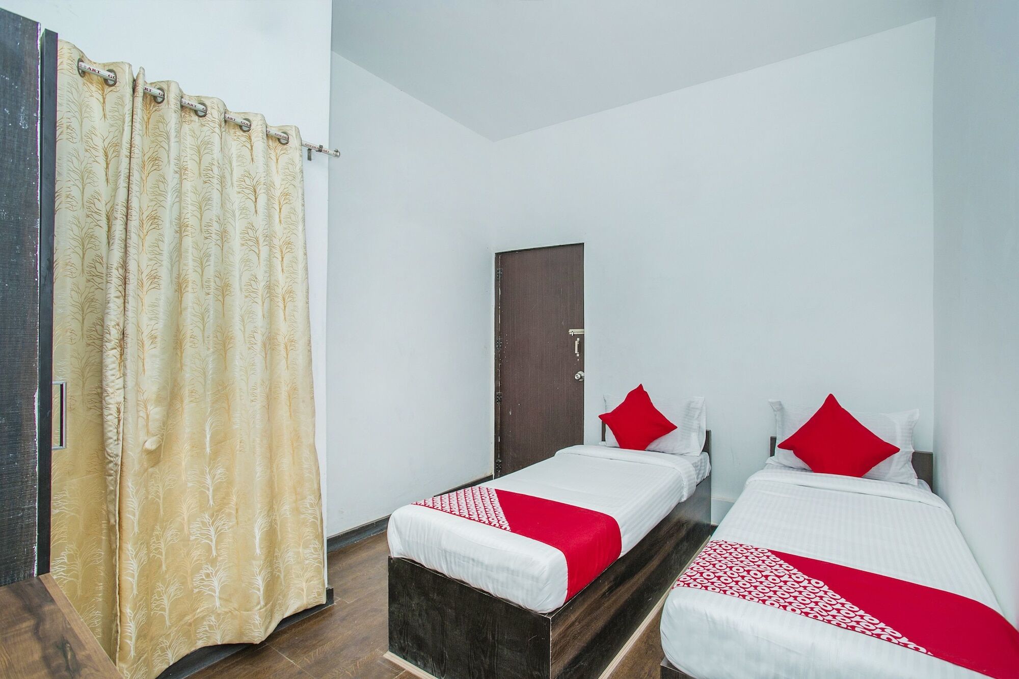 Oyo 13934 Shri Krishna Hometel