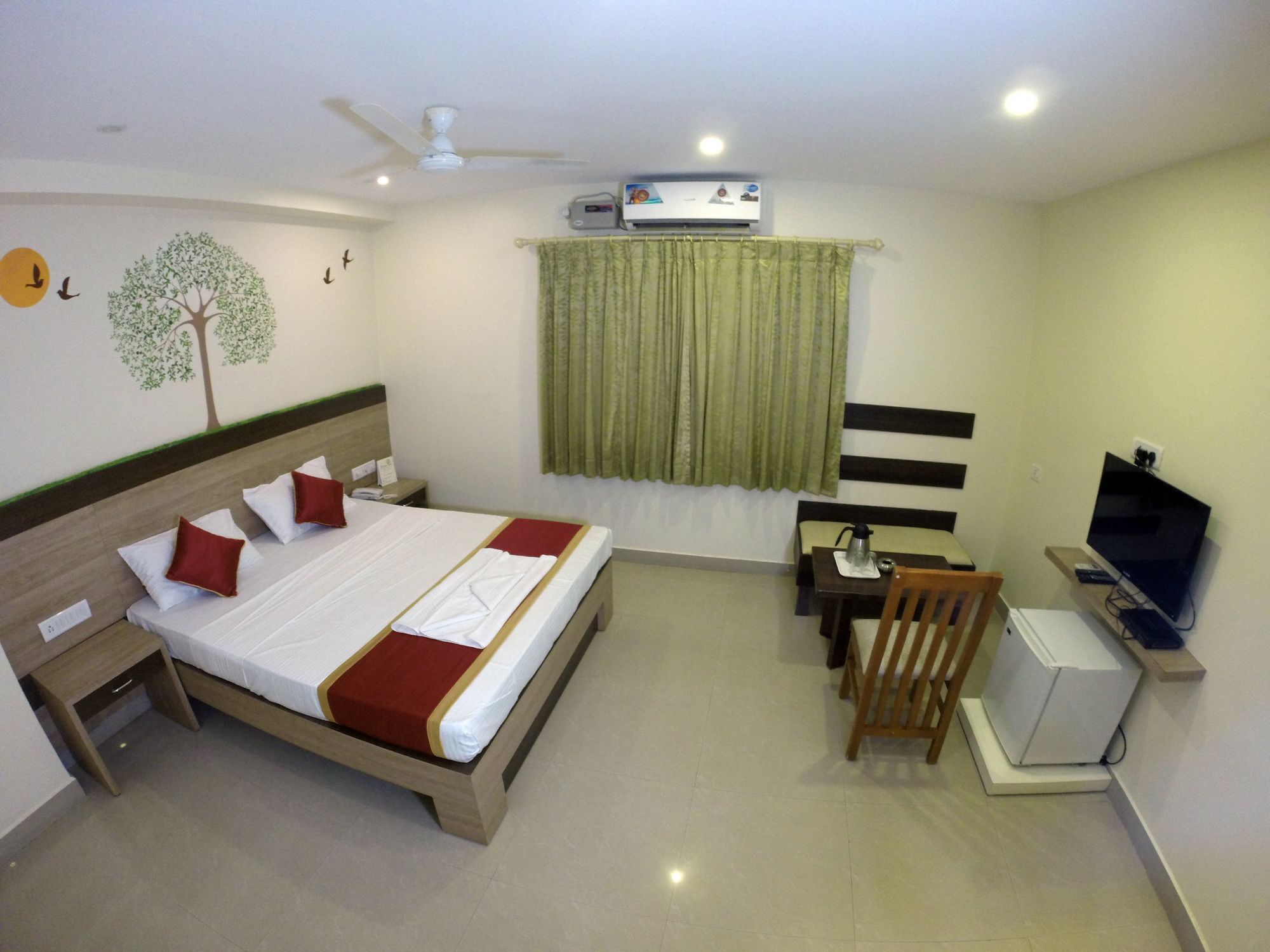 Hotel Trees 3*