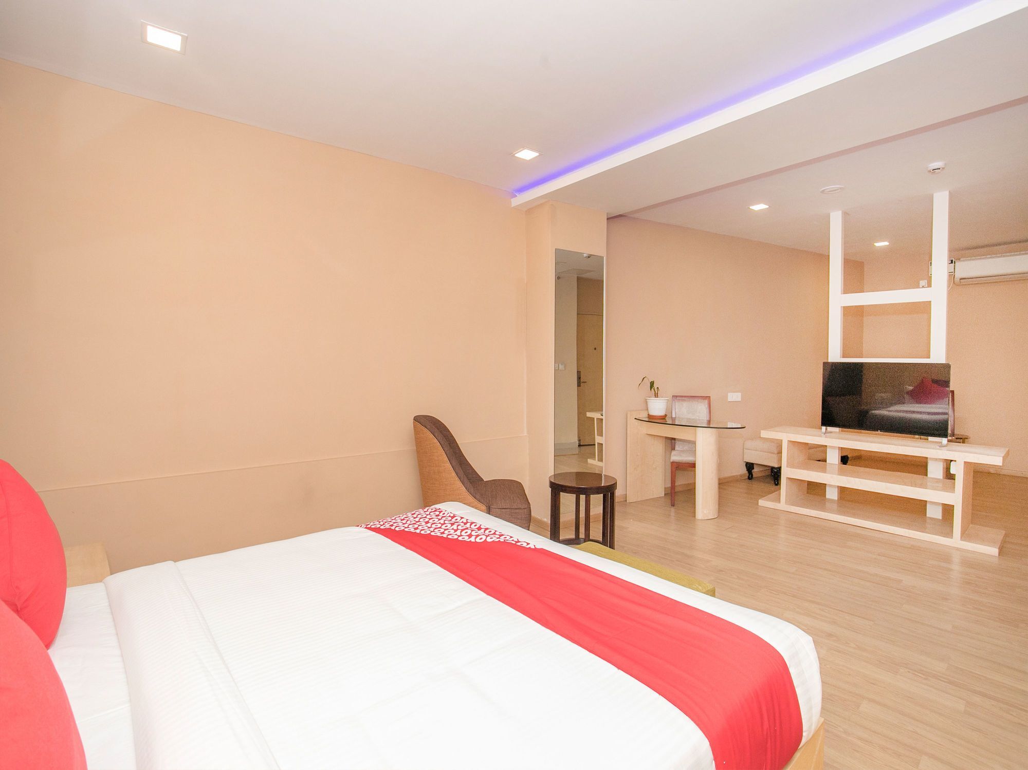 Capital O 15775 Supreme Boutique Hotel