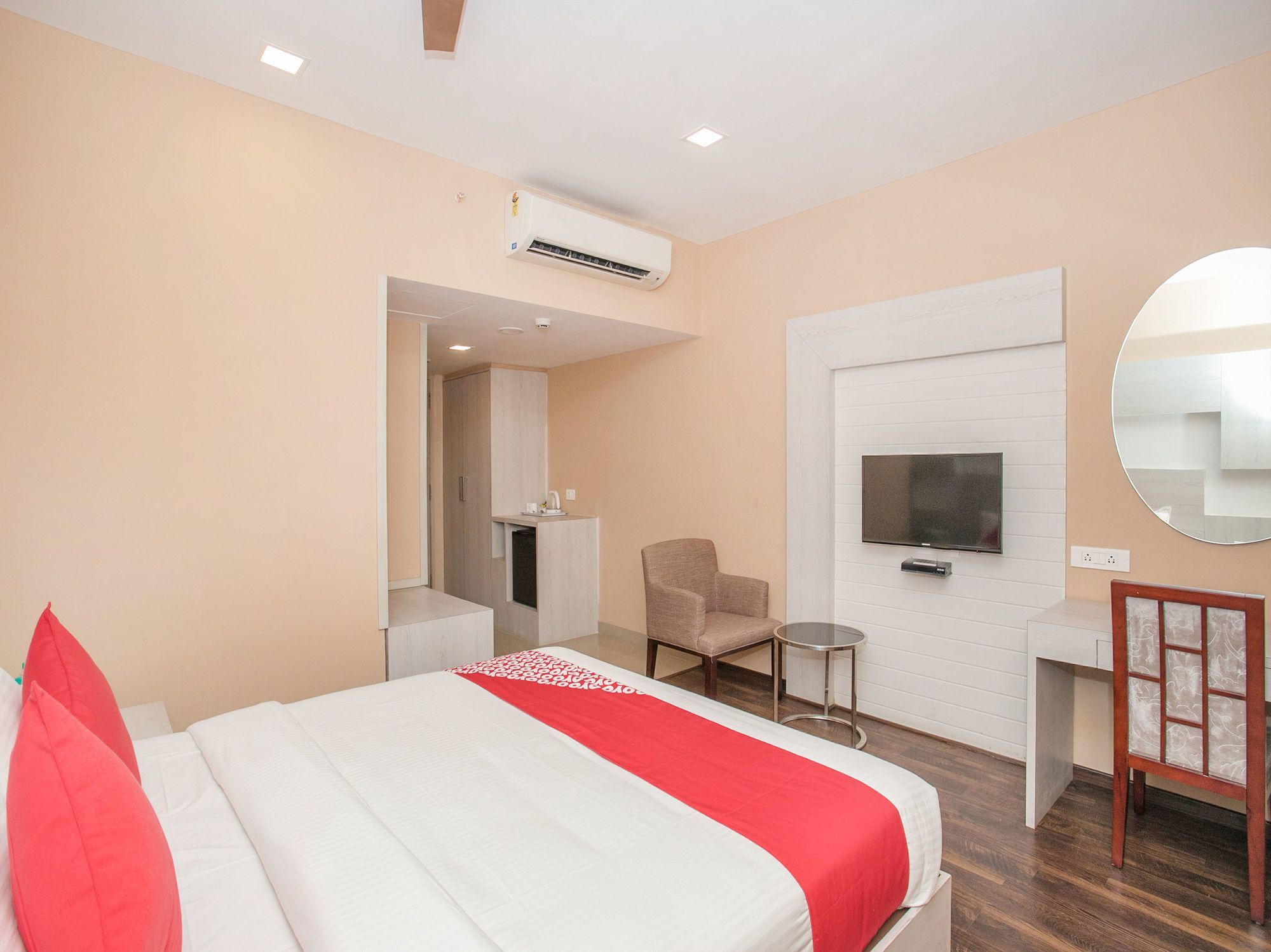 Capital O 15775 Supreme Boutique Hotel 3*