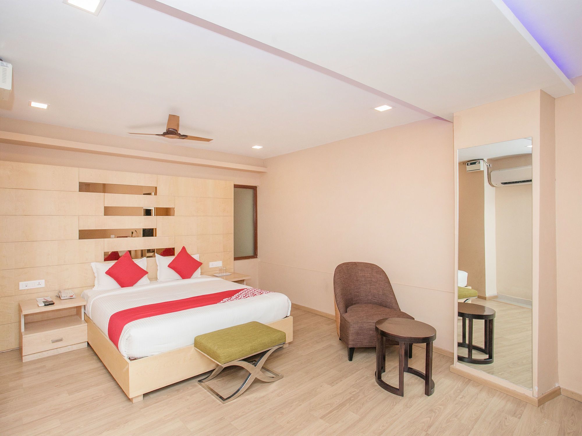 Hotel Capital O 15775 Supreme Boutique 3*