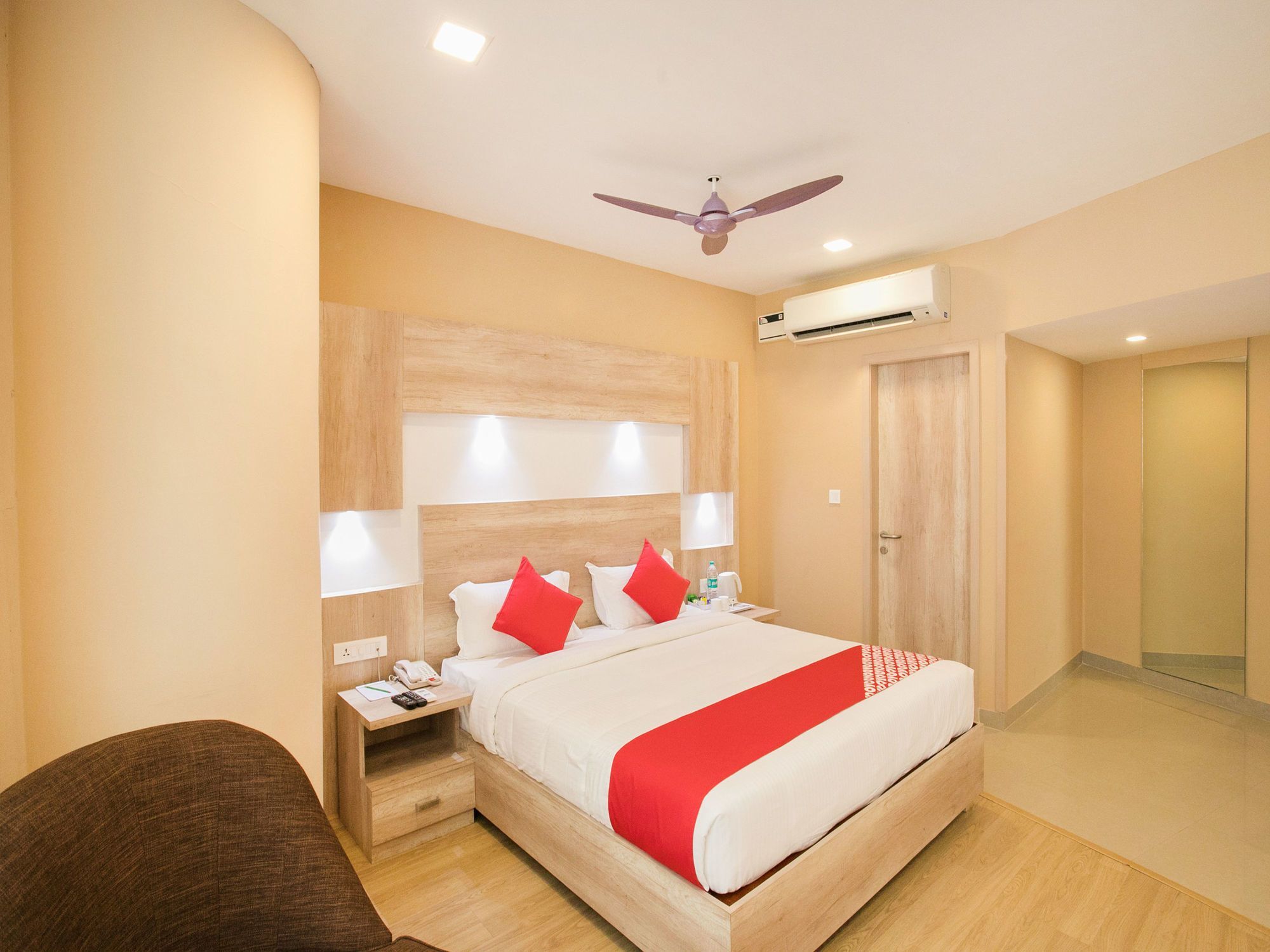 Capital O 15775 Supreme Boutique Hotel